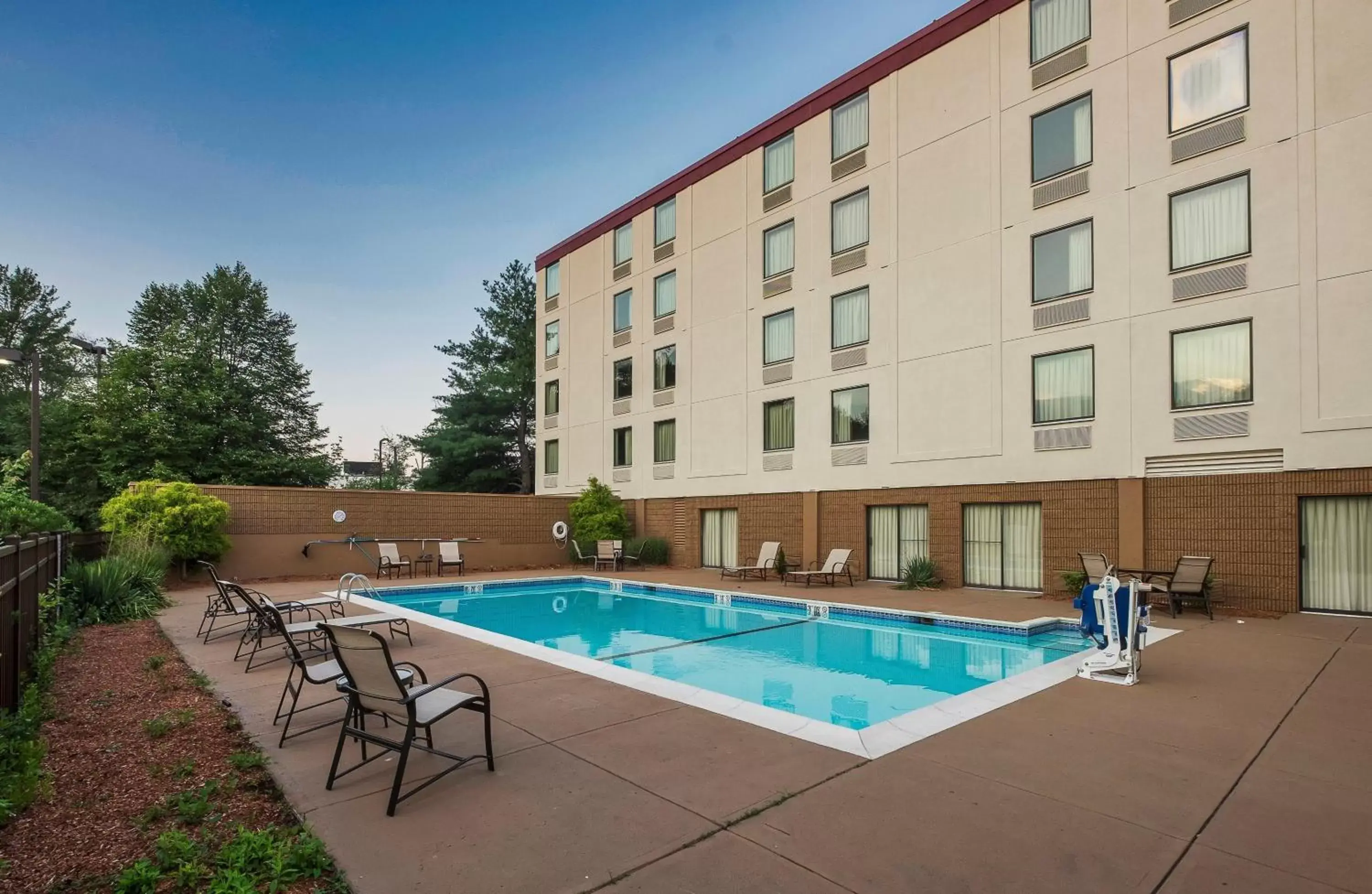 Swimming Pool in Red Roof Inn PLUS Boston - Mansfield - Foxboro