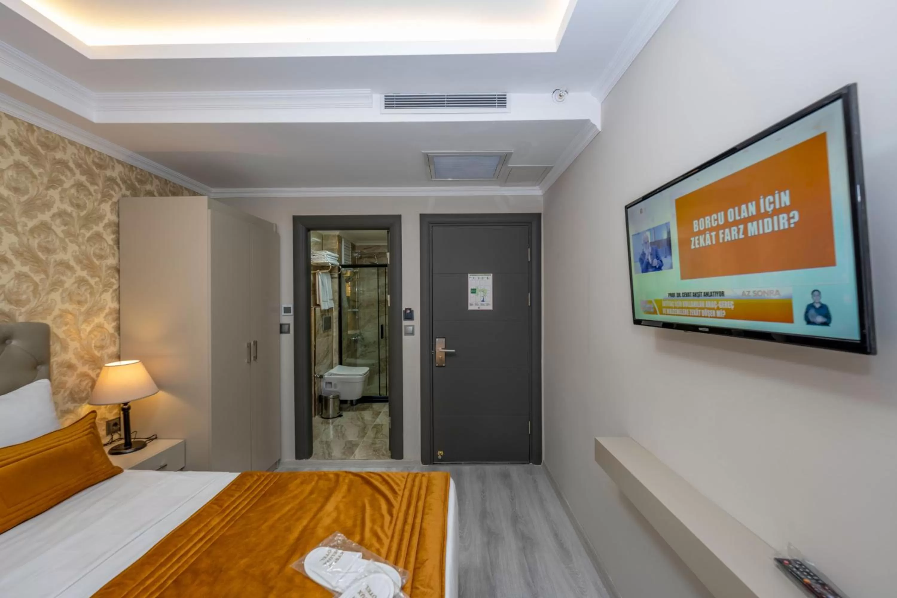 Bed in SKYSTAR DELUXE HOTEL