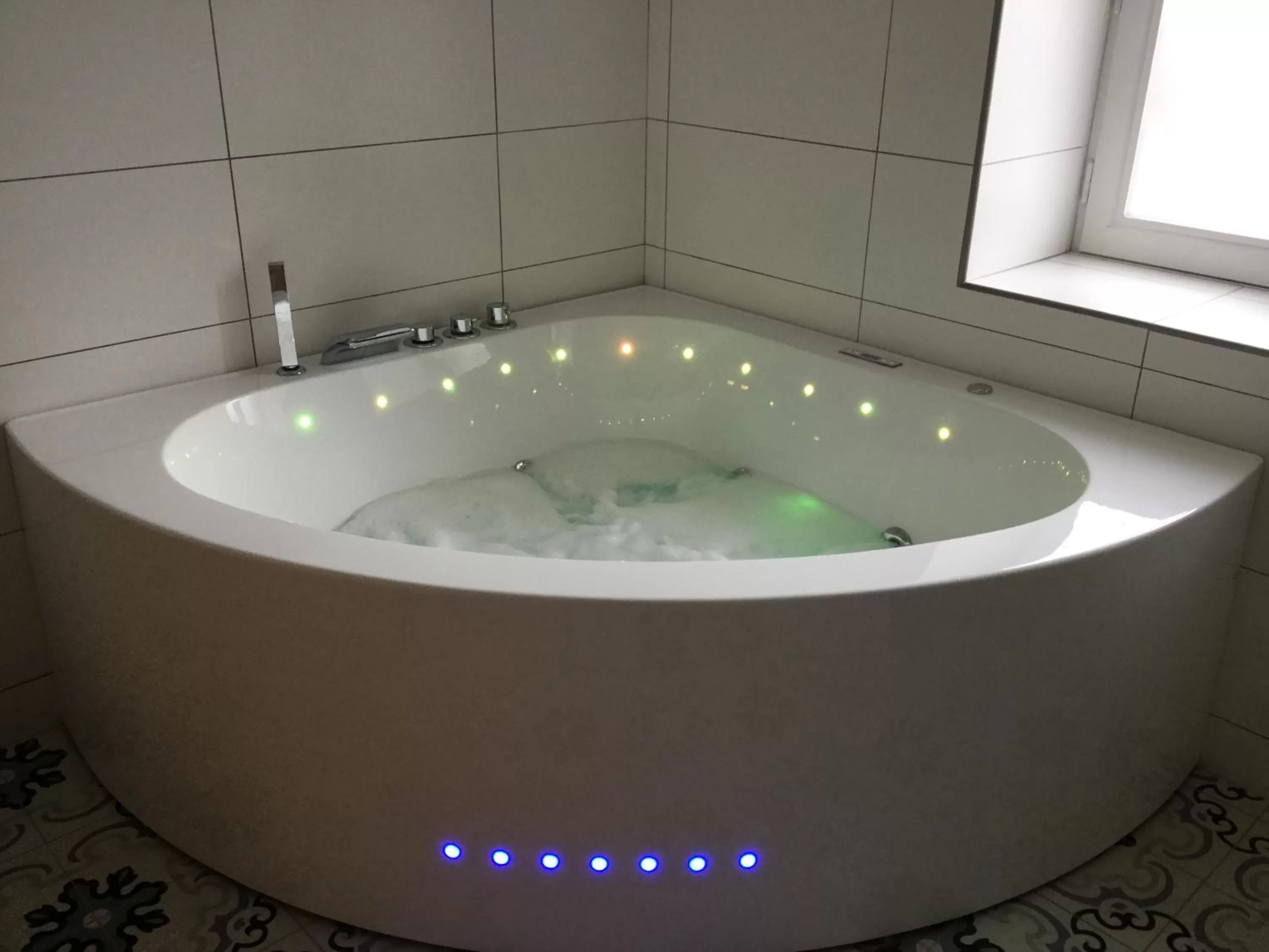 Hot Tub in Auberge de Keranden