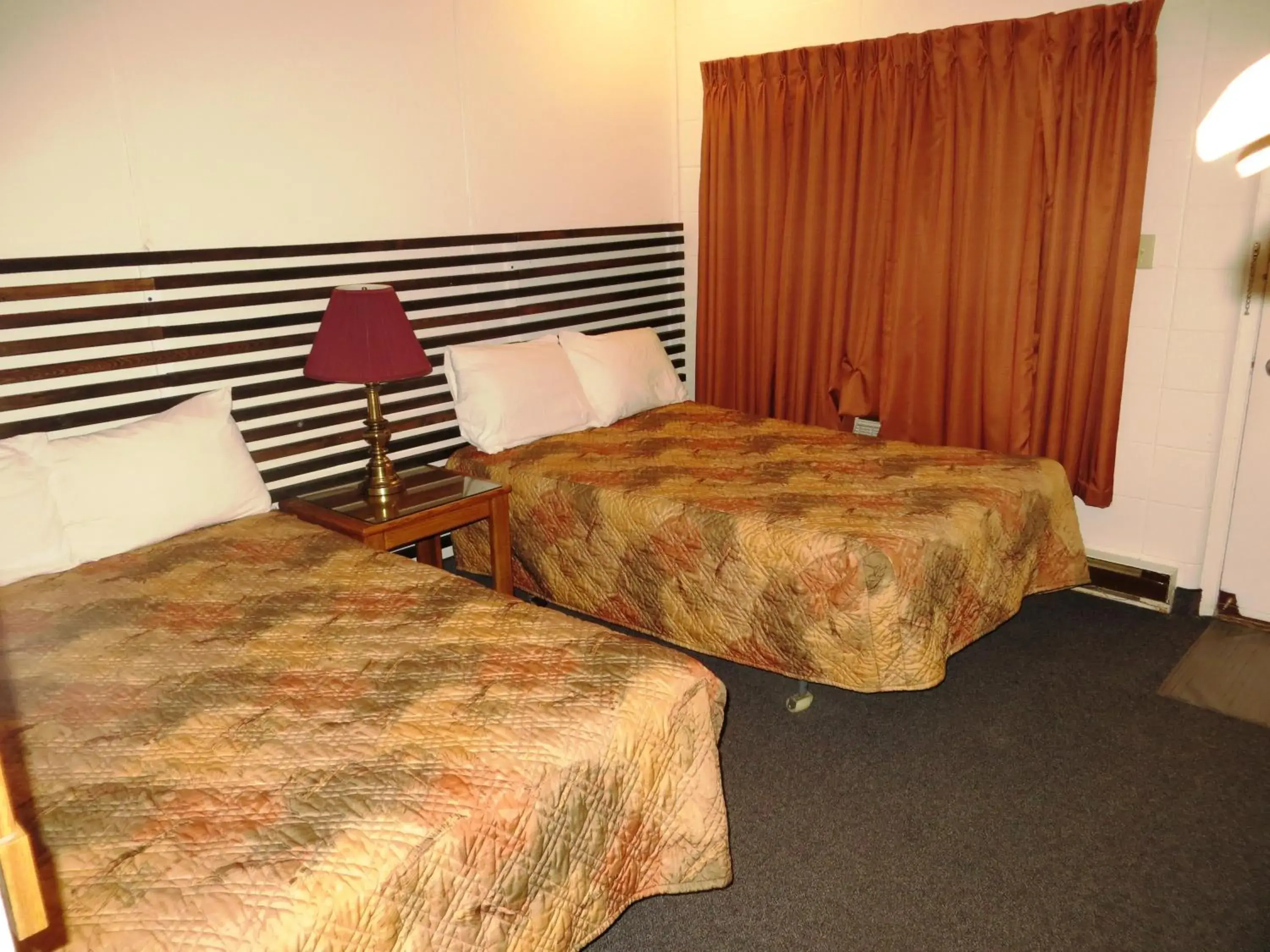 Bed in Macklin Motor Inn