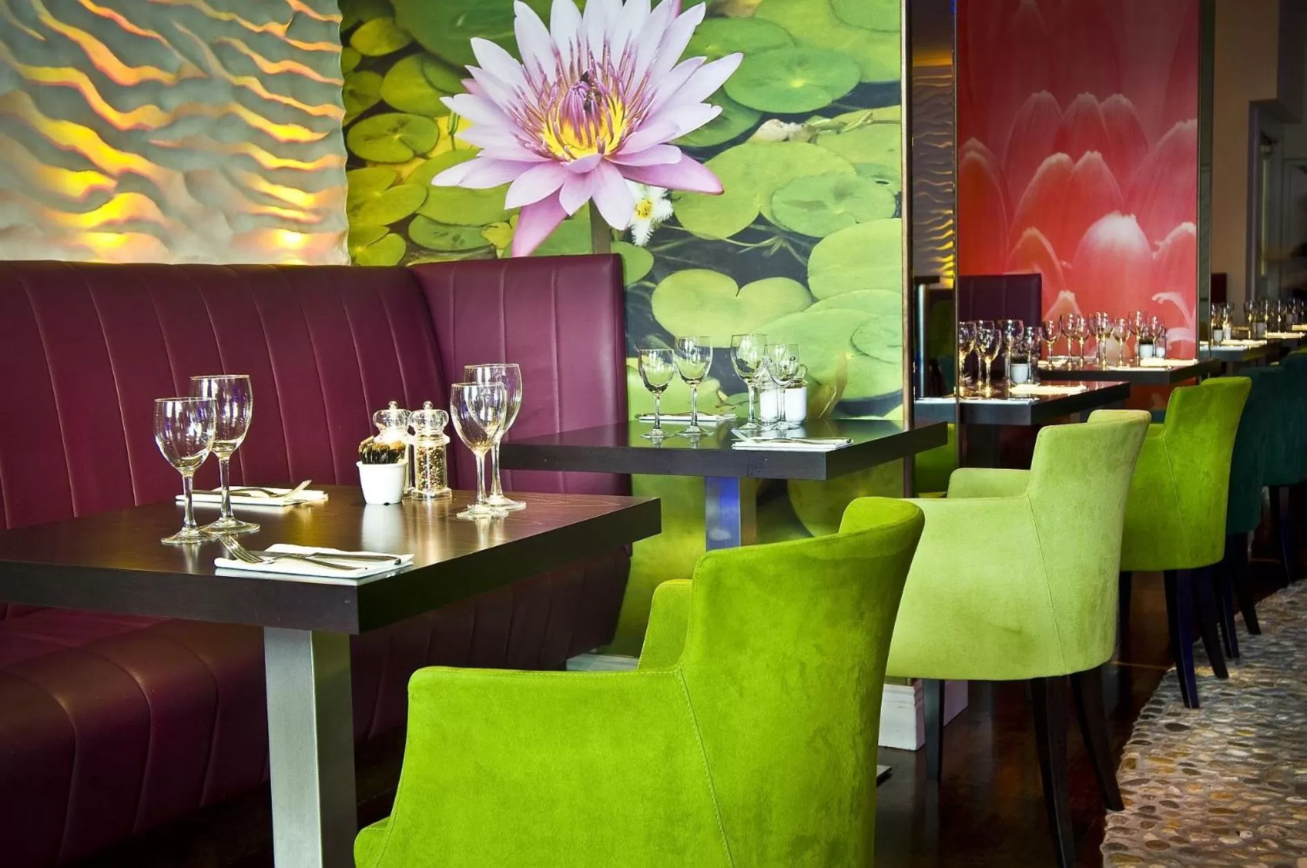 Restaurant/places to eat in The Landmark Hotel