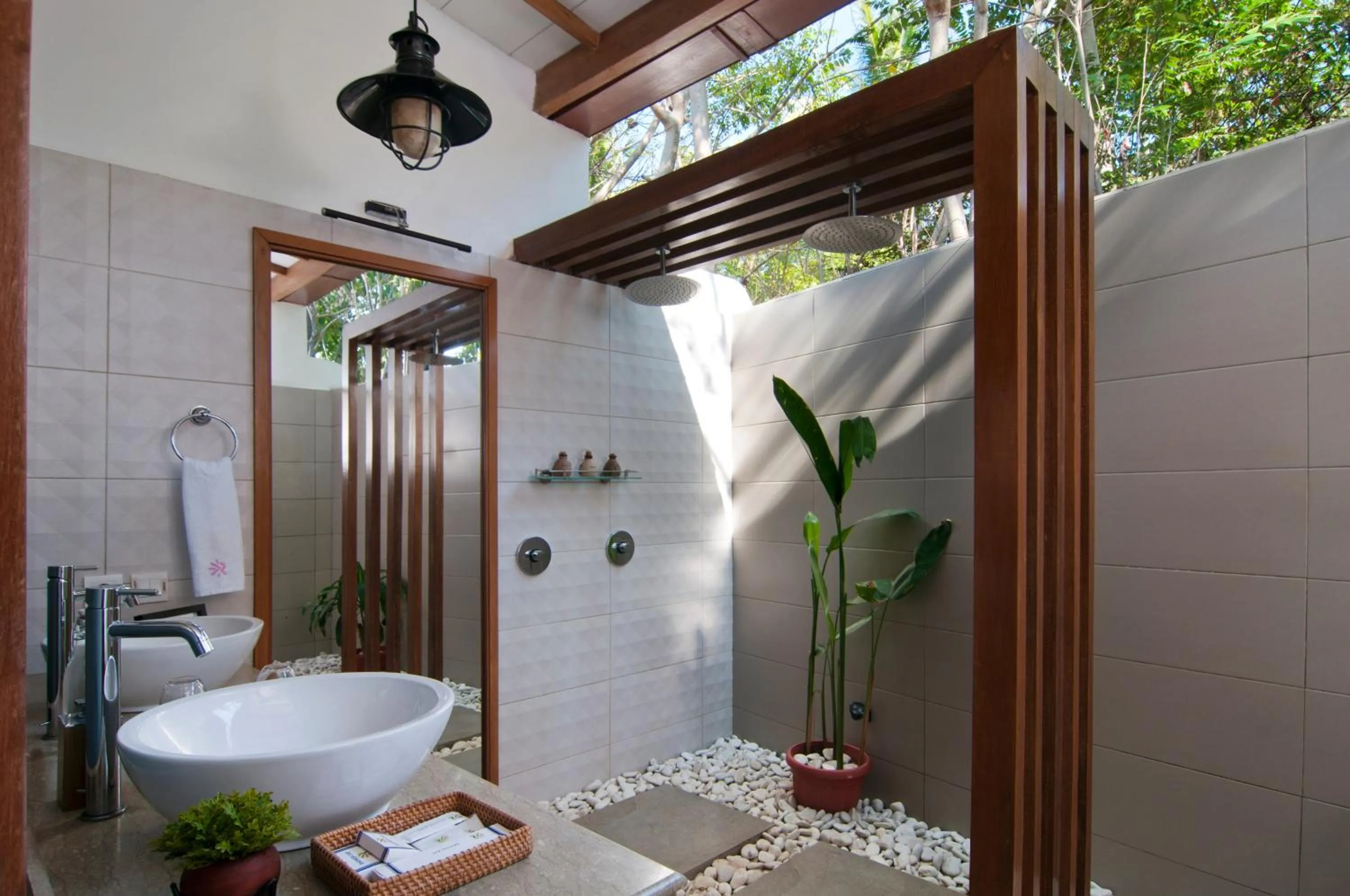 Shower in Ke Rensia Private Pool Villas Gili Air