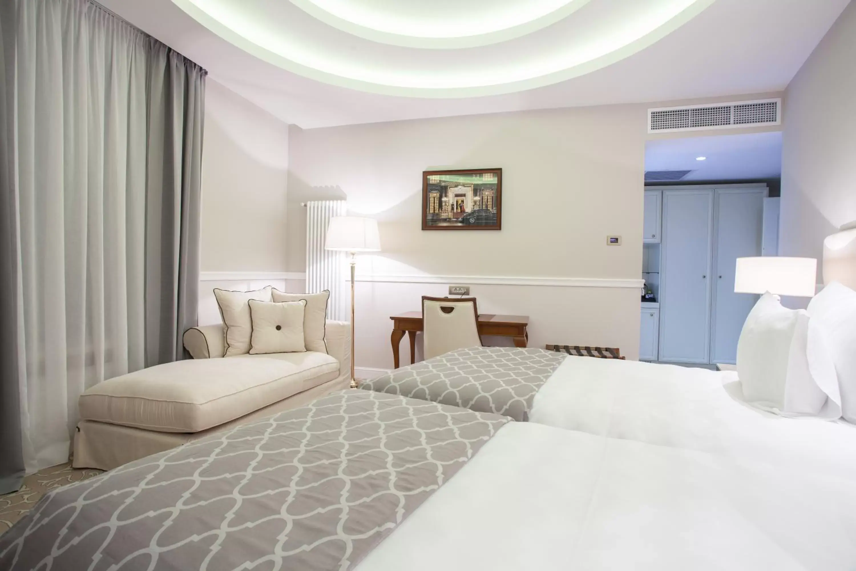 Bed in Hotel International Iasi