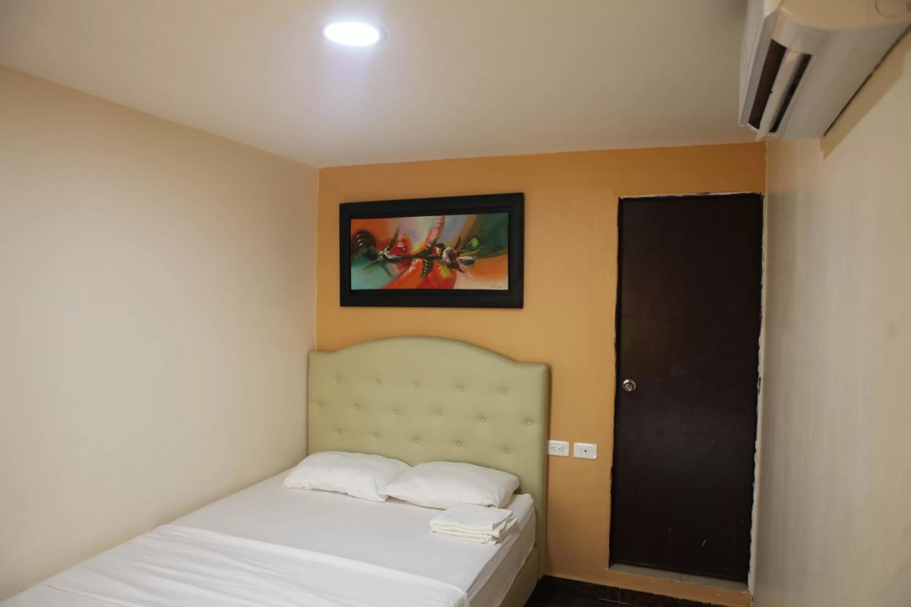 Photo of the whole room, Bed in Hotel Boquilla Suites By GEH Suites