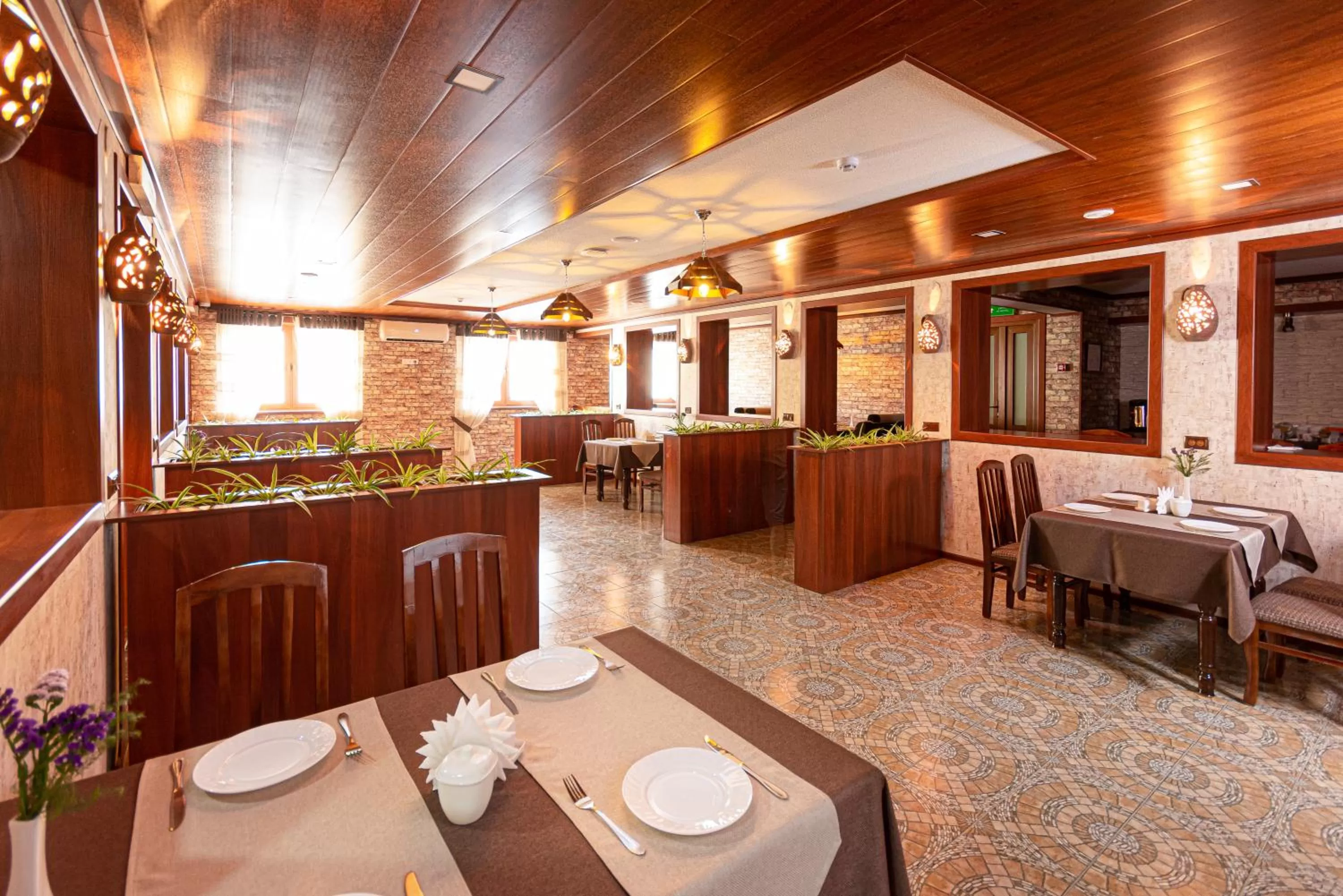 Restaurant/places to eat in VOYAGE HOTEL
