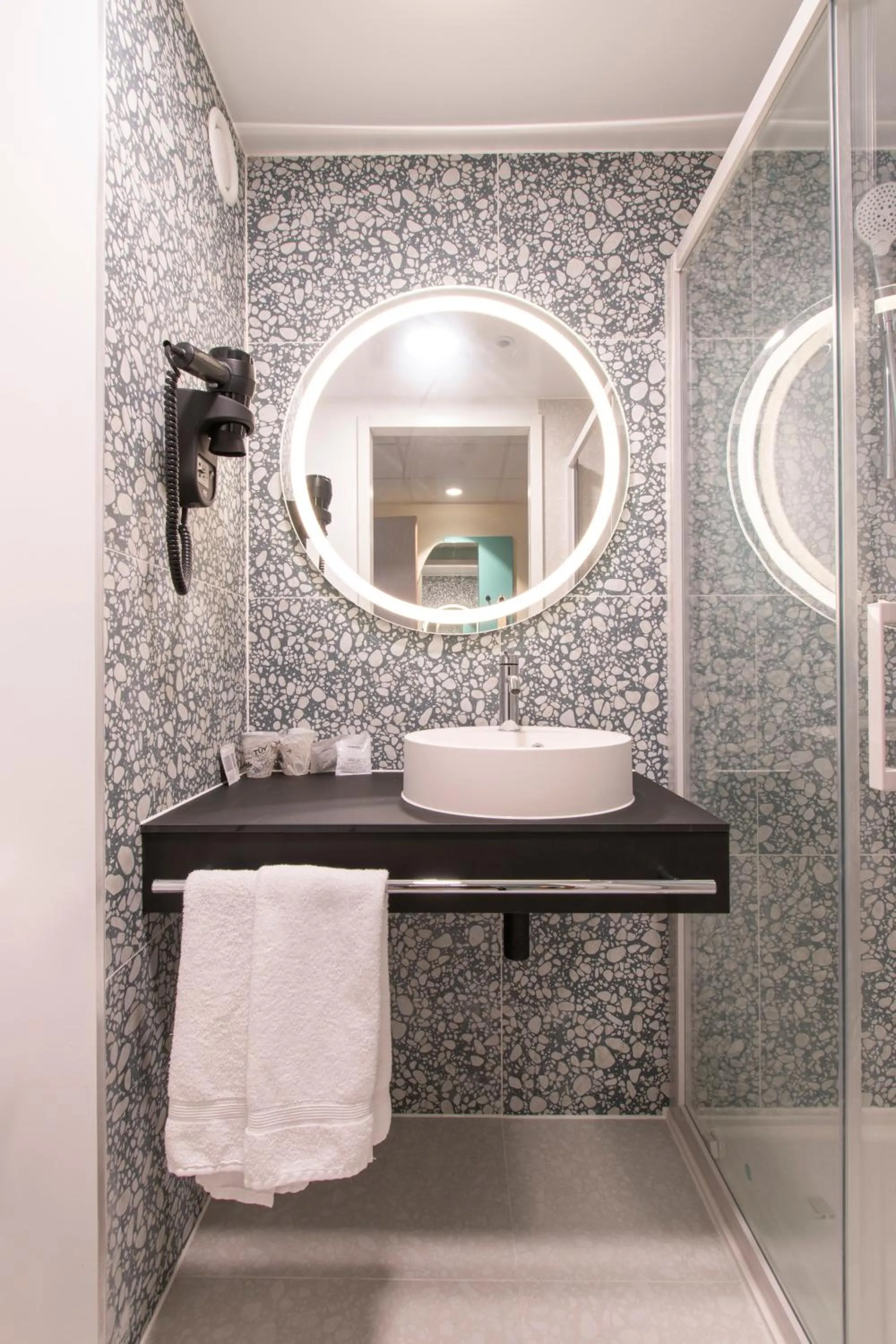 Bathroom in ibis Styles Bredene