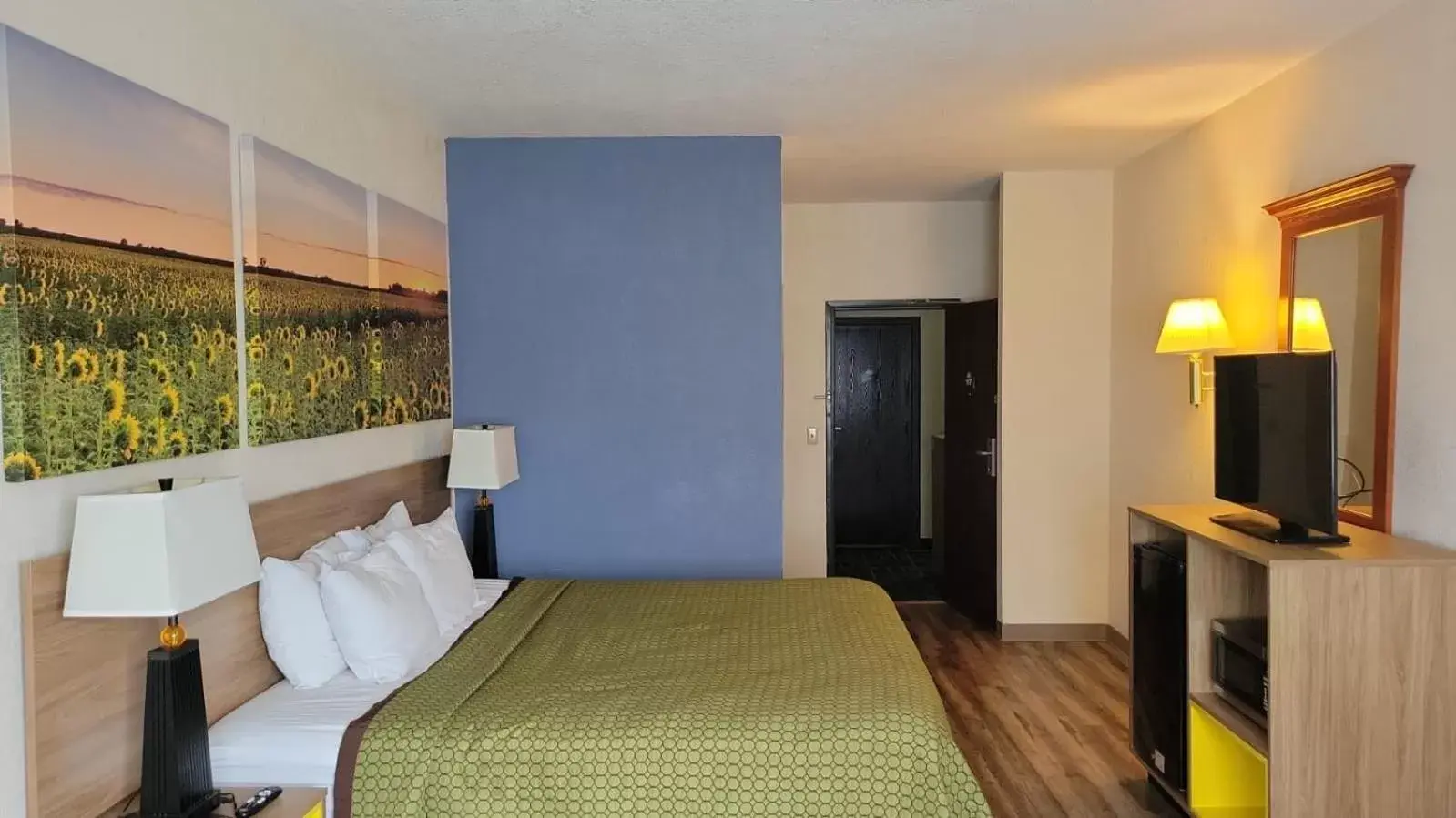 Bed in Days Inn by Wyndham Topeka Bed in Days Inn by Wyndham Topeka