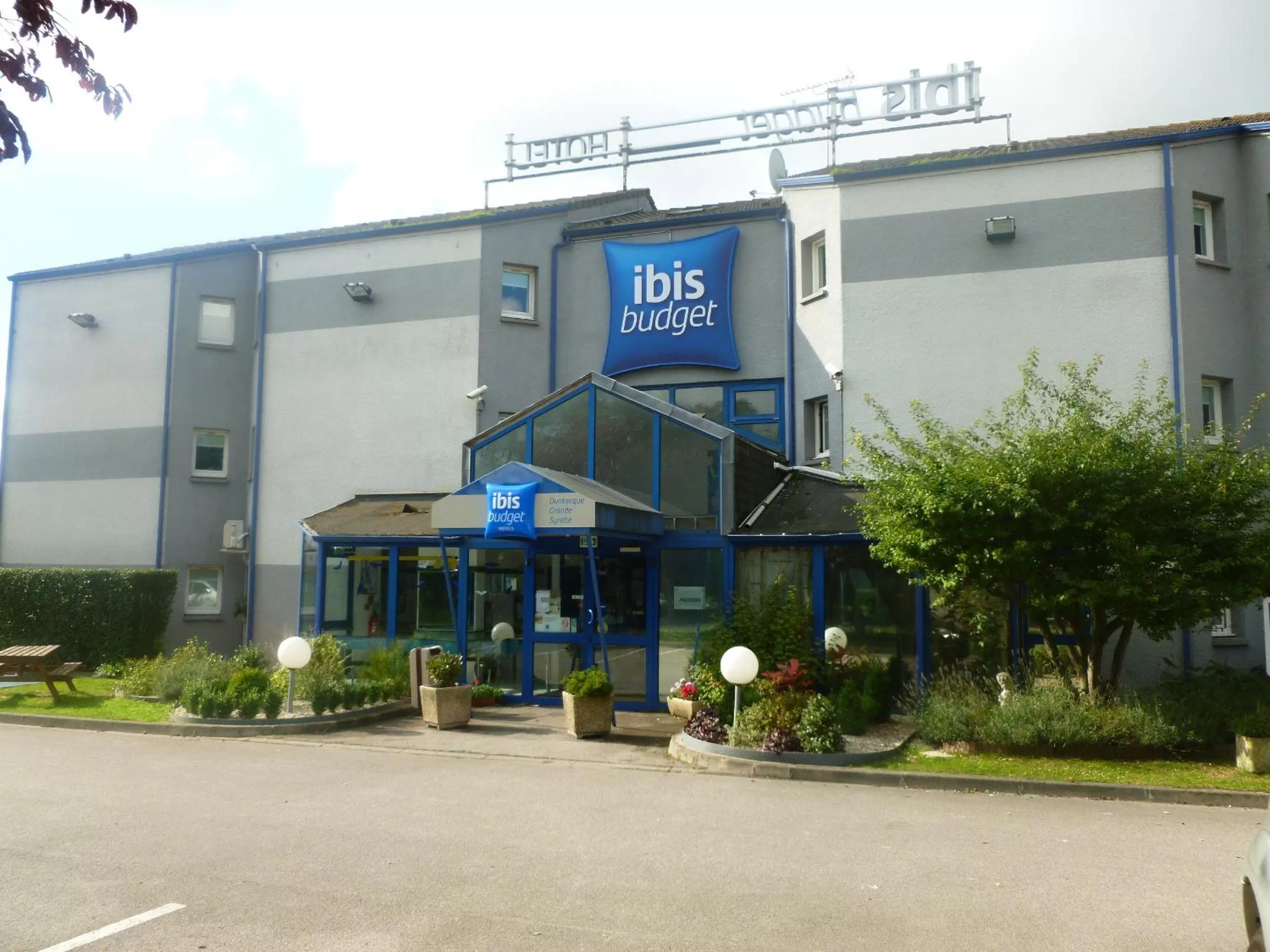 Facade/entrance in Ibis budget Dunkerque Grande Synthe