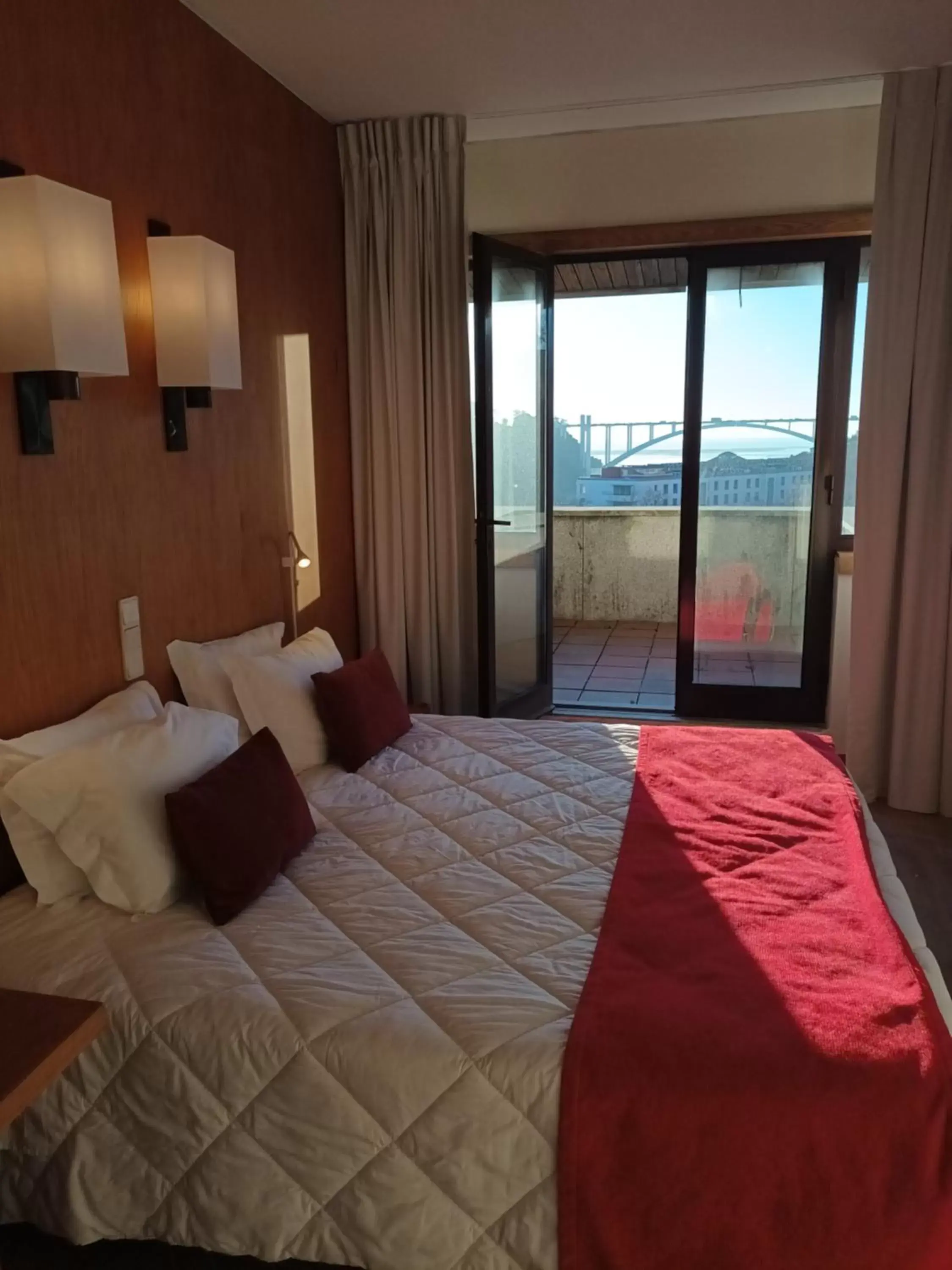 Bedroom, Bed in Vilar Oporto Hotel