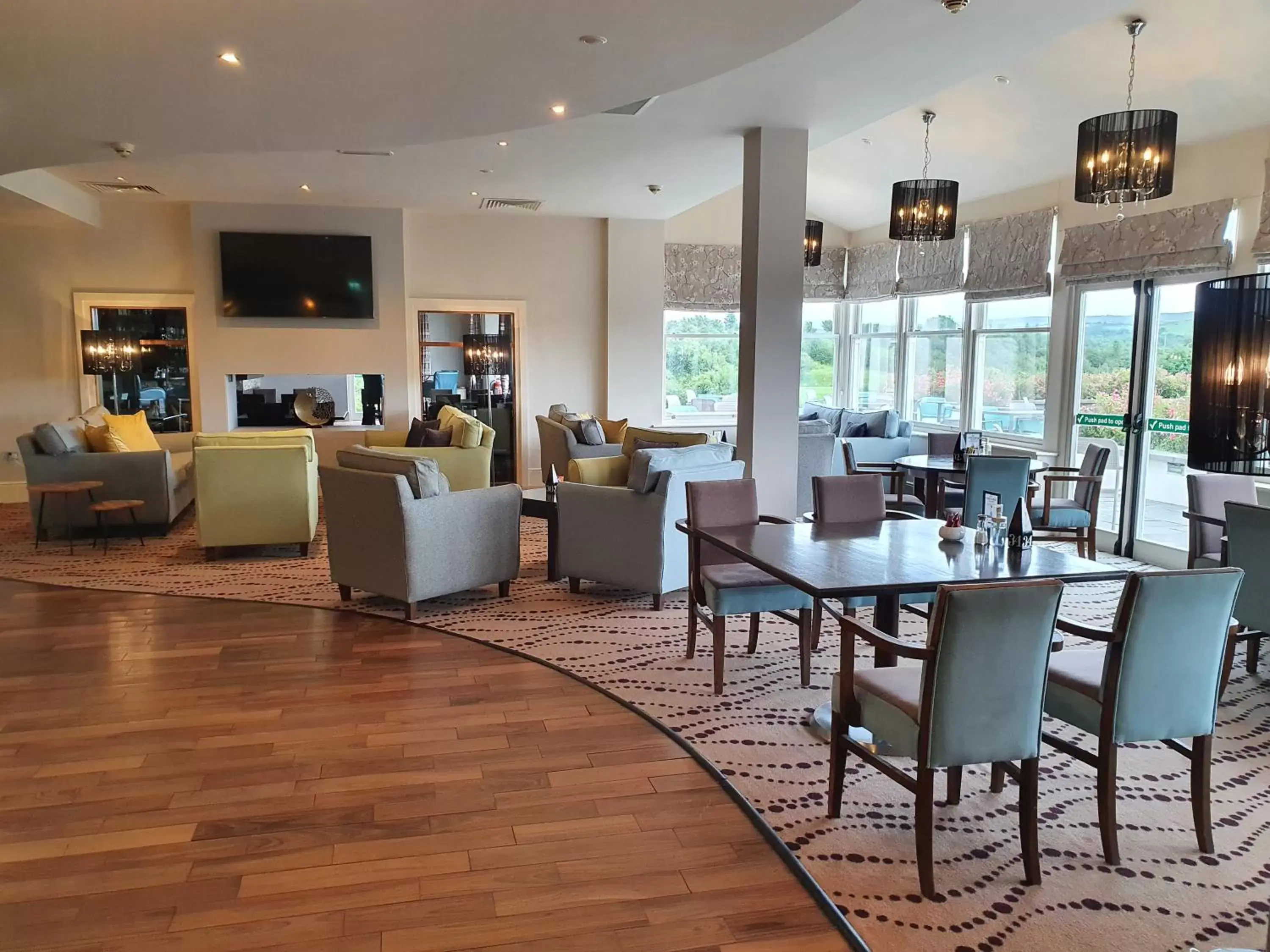 Lounge or bar, Restaurant/Places to Eat in Westport Country Lodge Hotel