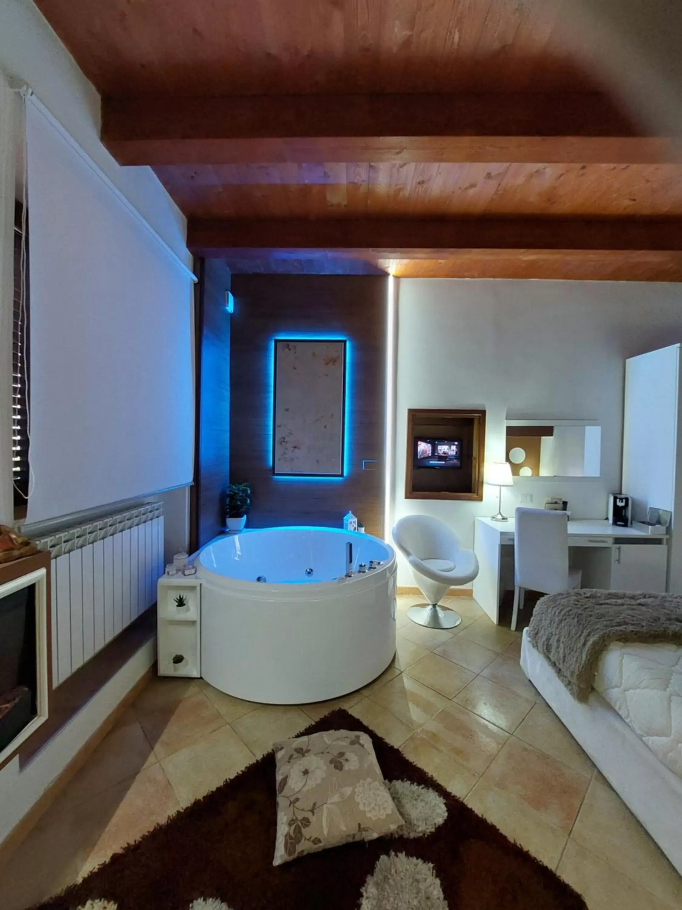 Hot Tub, Bathroom in Del Cavaliere