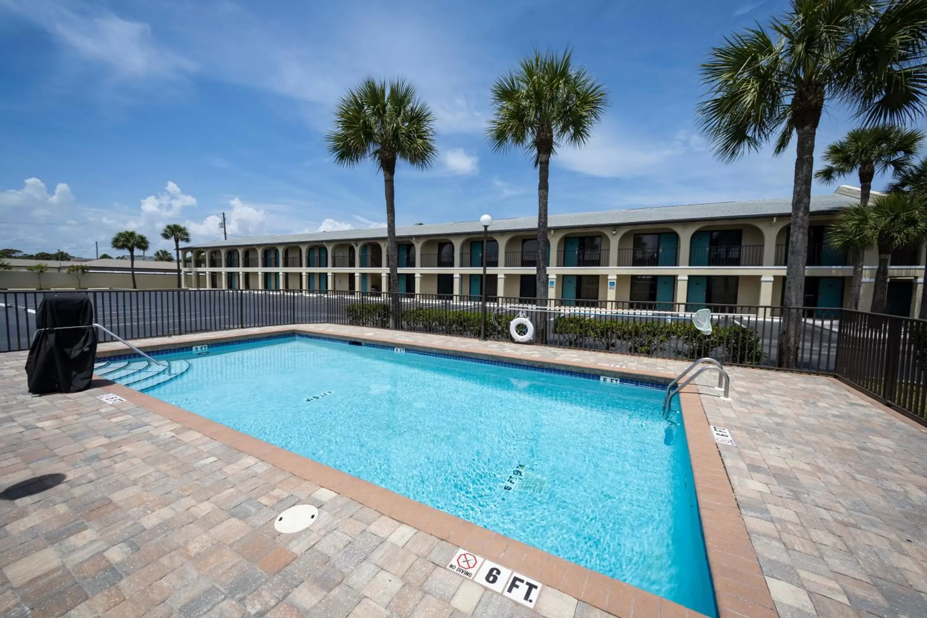 Swimming Pool in Ocean Breeze Inn