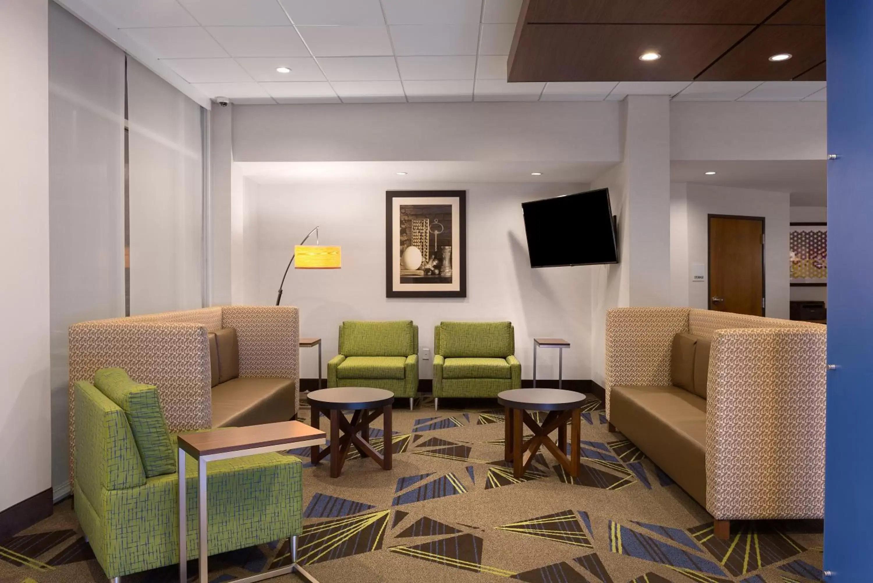 Property building, Seating Area in Holiday Inn Express - Lake Park, an IHG Hotel