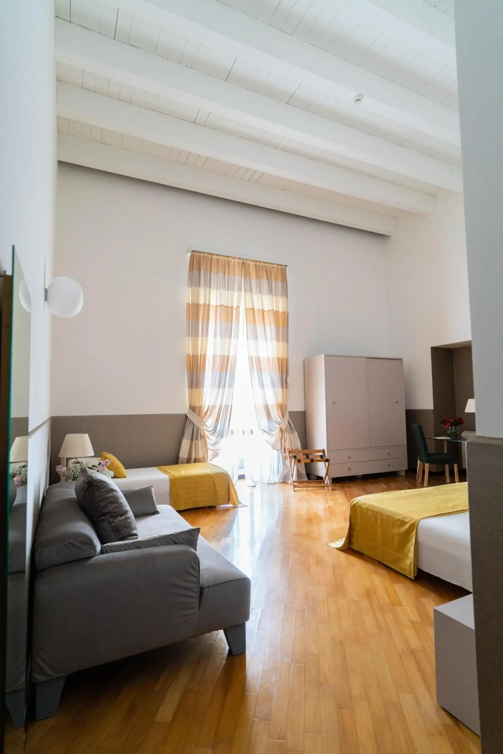 Photo of the whole room, Seating Area in Palazzo Indelli