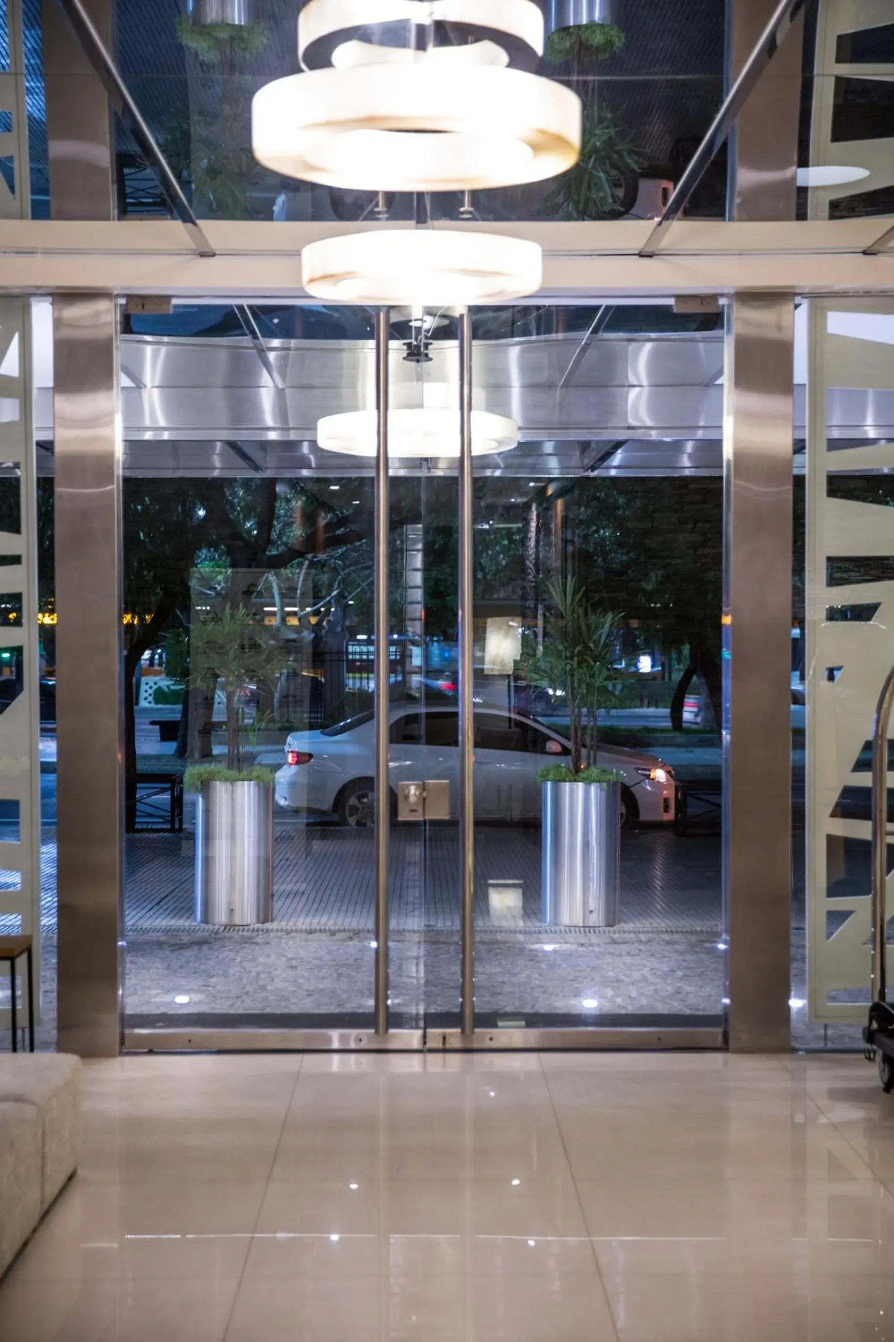 Facade/entrance in Howard Johnson Plaza Buenos Aires