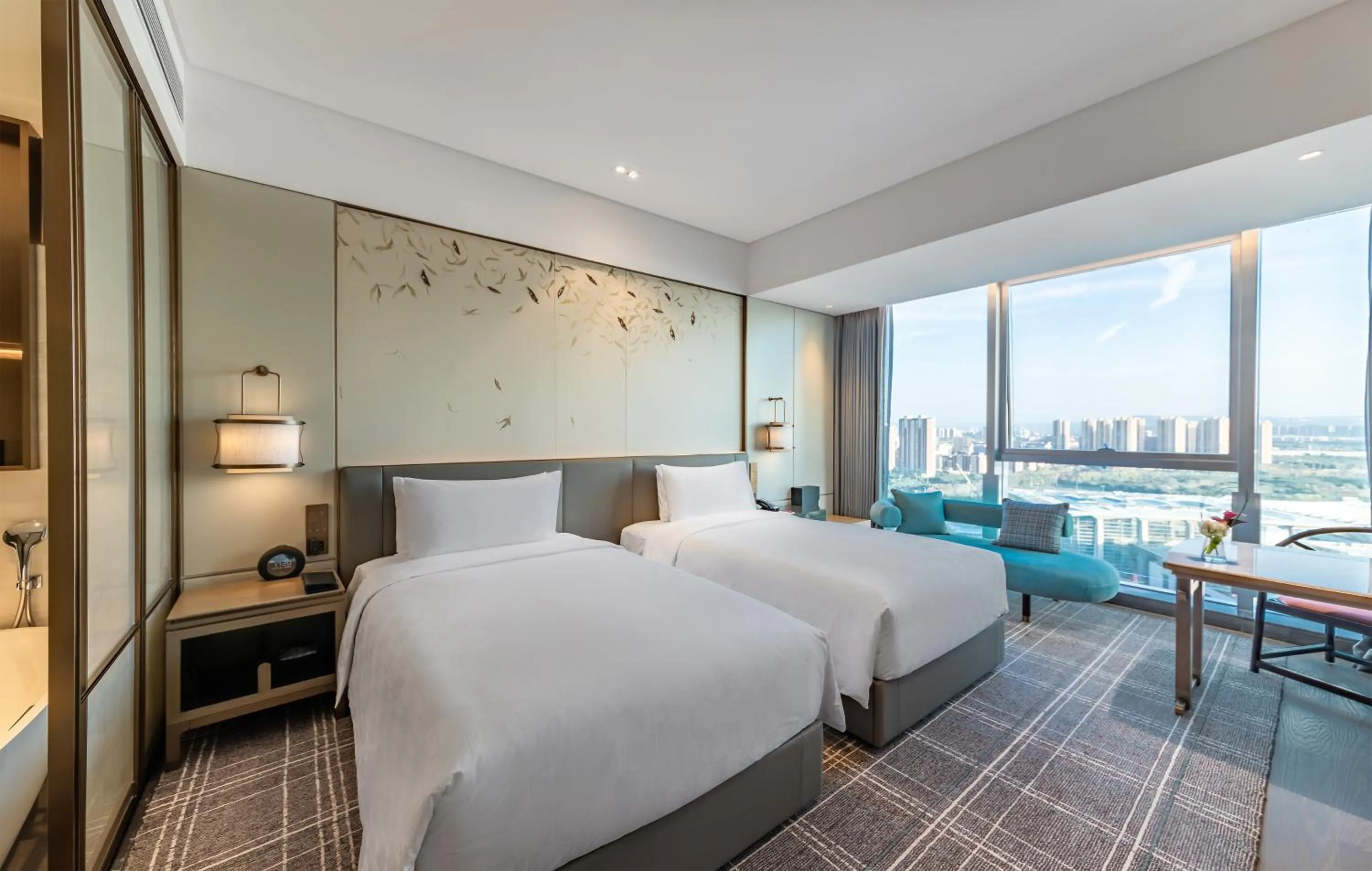 Bedroom, Bed in HUALUXE Xi'an Chanba by IHG-西安浐灞华邑酒店-Near Xi'an International Convention Exhibition Center and Shopping mall and The Romantic show of Xi'an-Free Luggage Storage-English Service