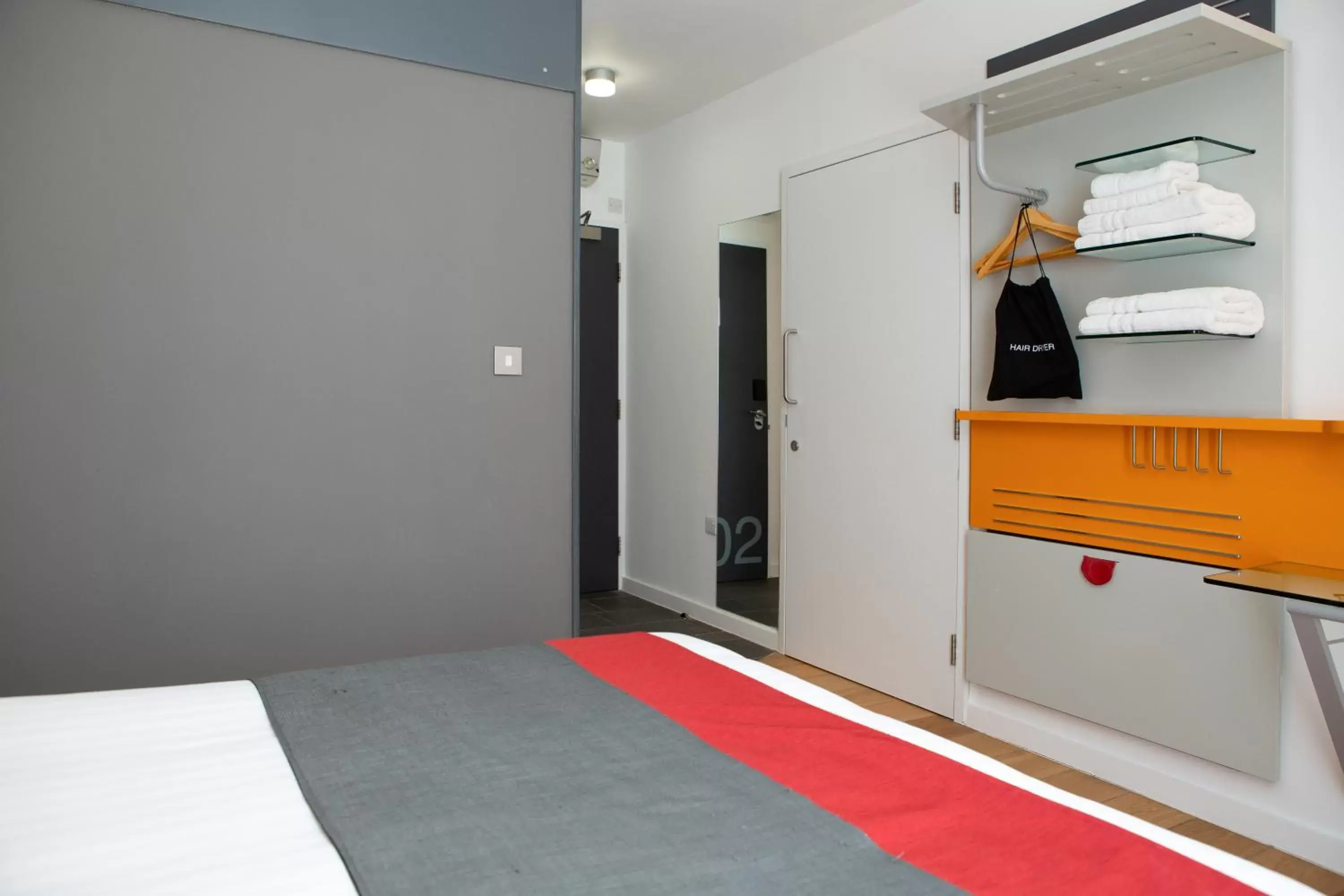 Bedroom, Bed in Sleeperz Hotel Cardiff