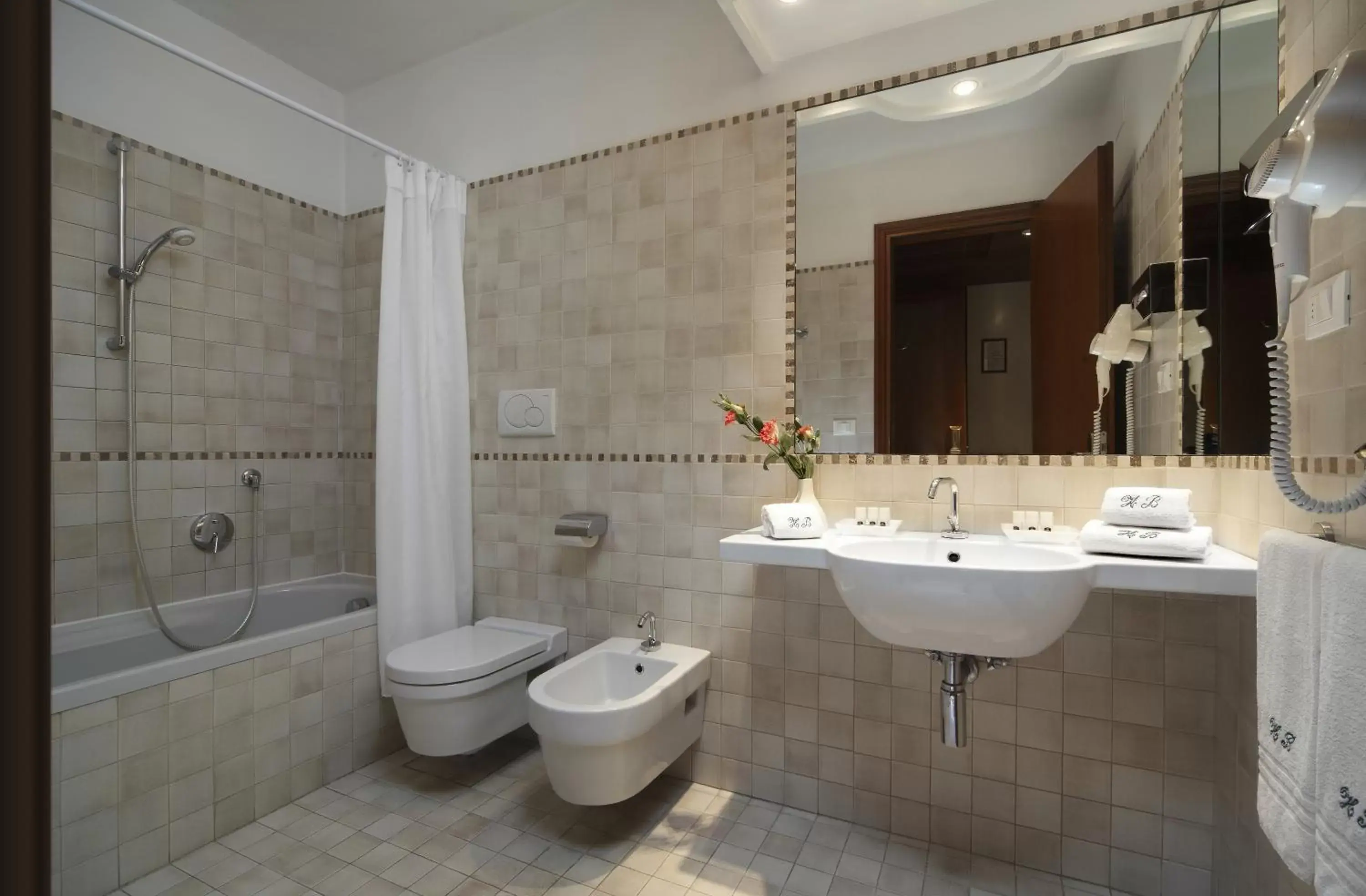 Shower, Bathroom in Hotel Bisanzio