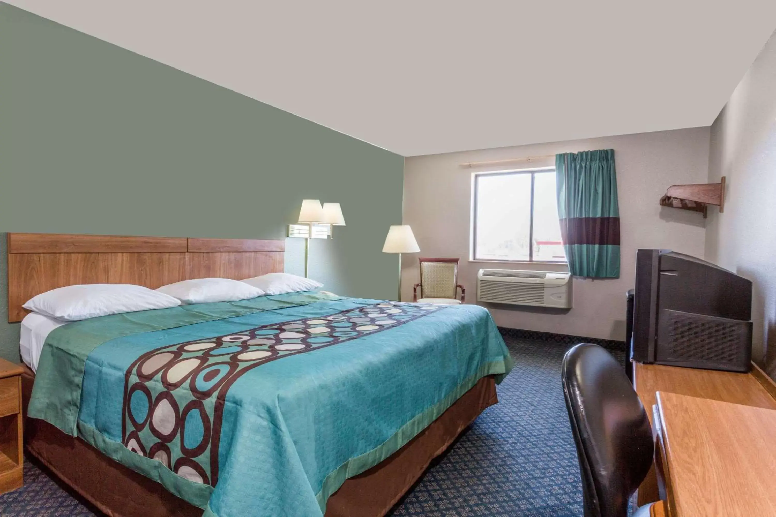 Photo of the whole room, Bed in Super 8 by Wyndham Richmond Midlothian Turnpike