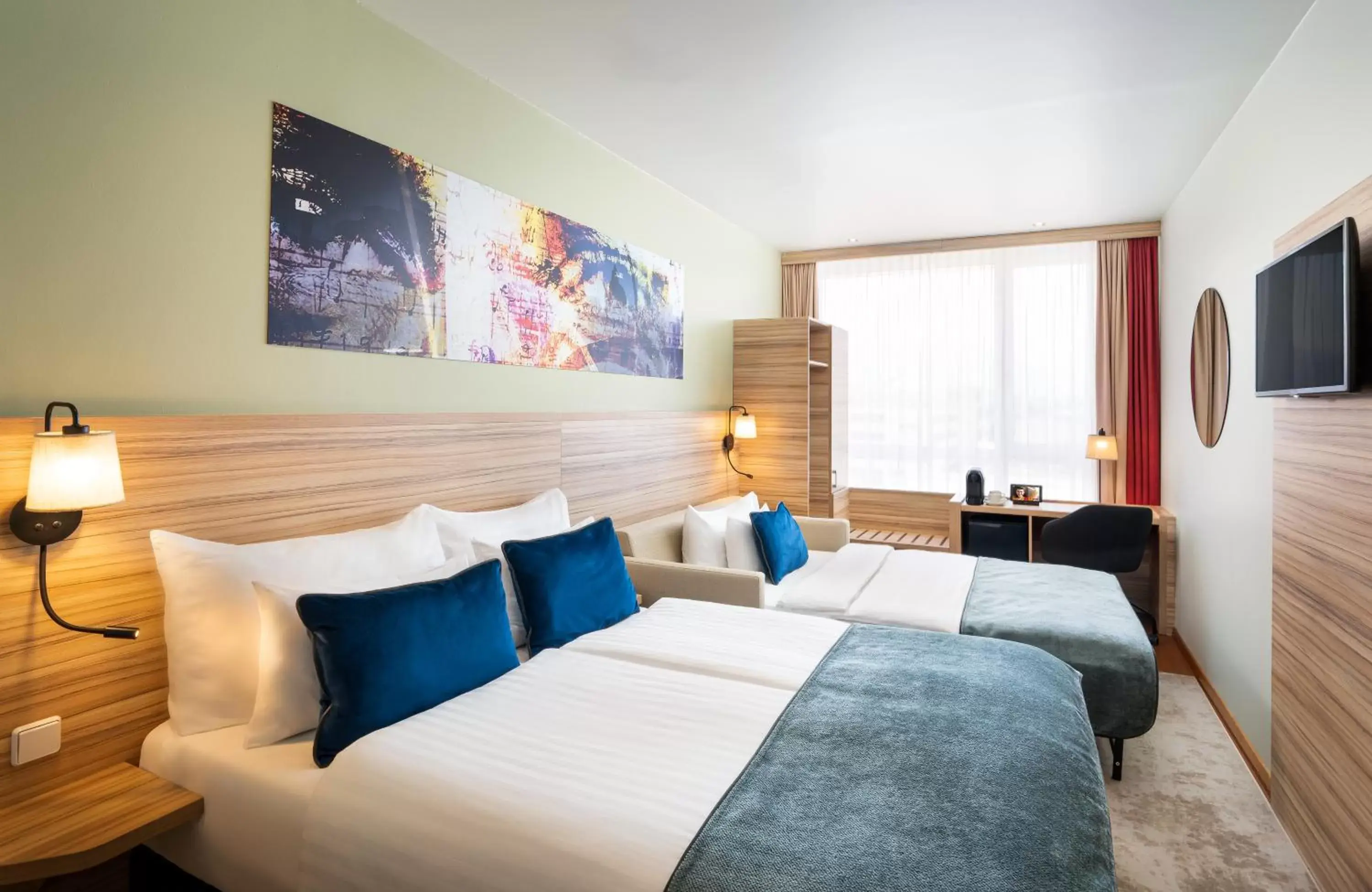 Bed in Leonardo Hotel Salzburg Airport