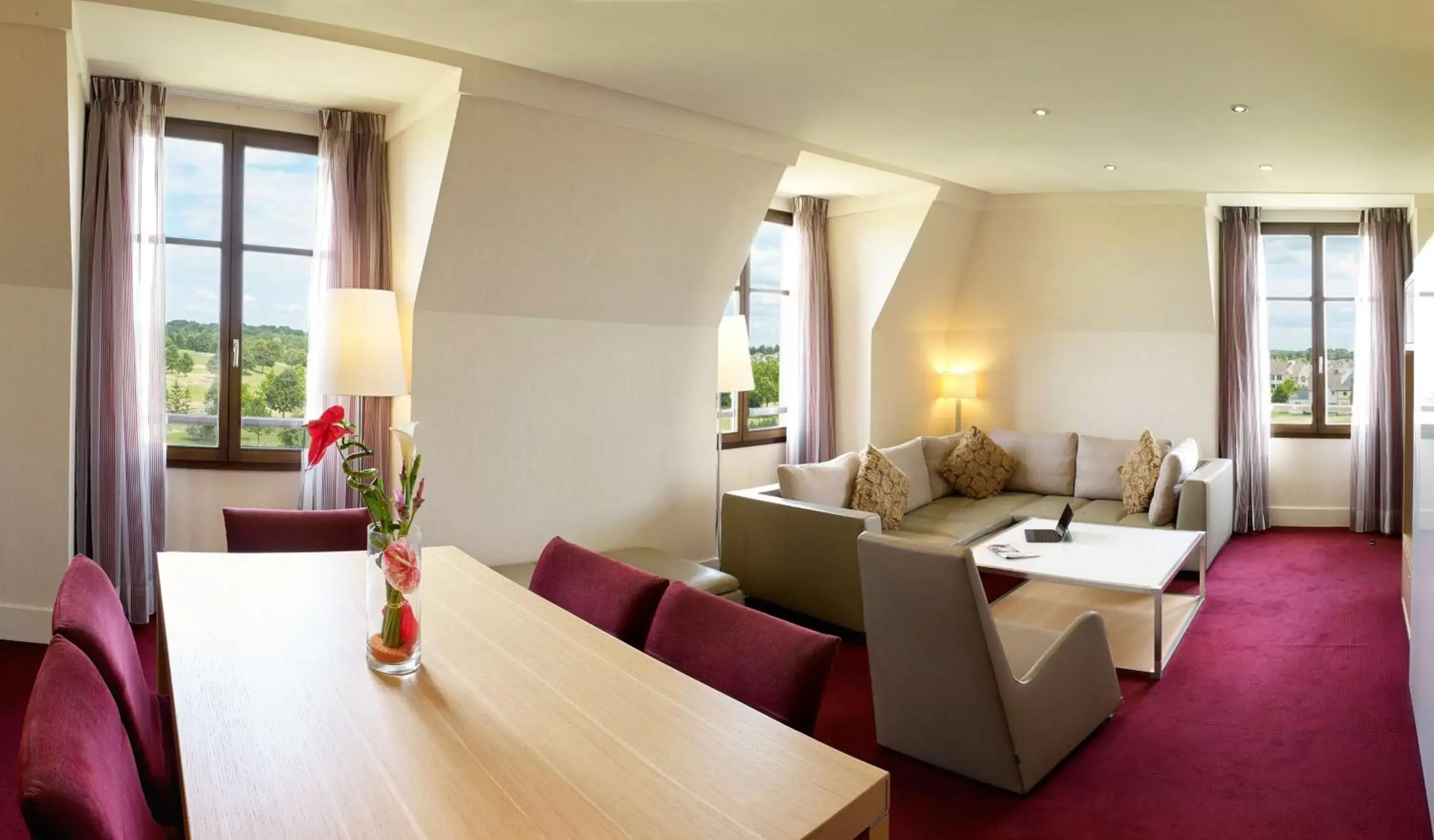 Living room, Seating Area in Radisson Blu Hotel Paris, Marne-la-Vallée