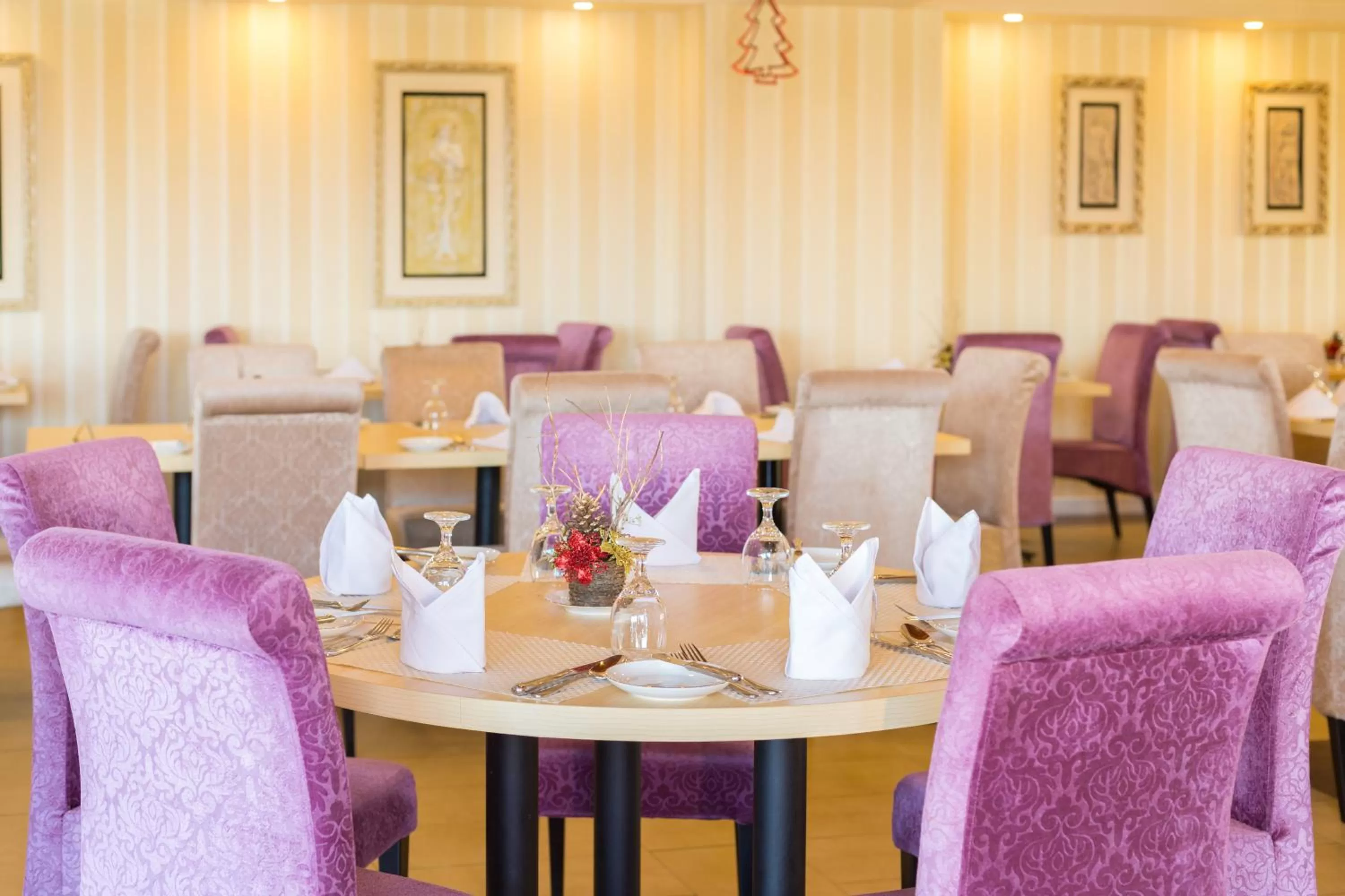 Restaurant/places to eat in The Grand Kandyan