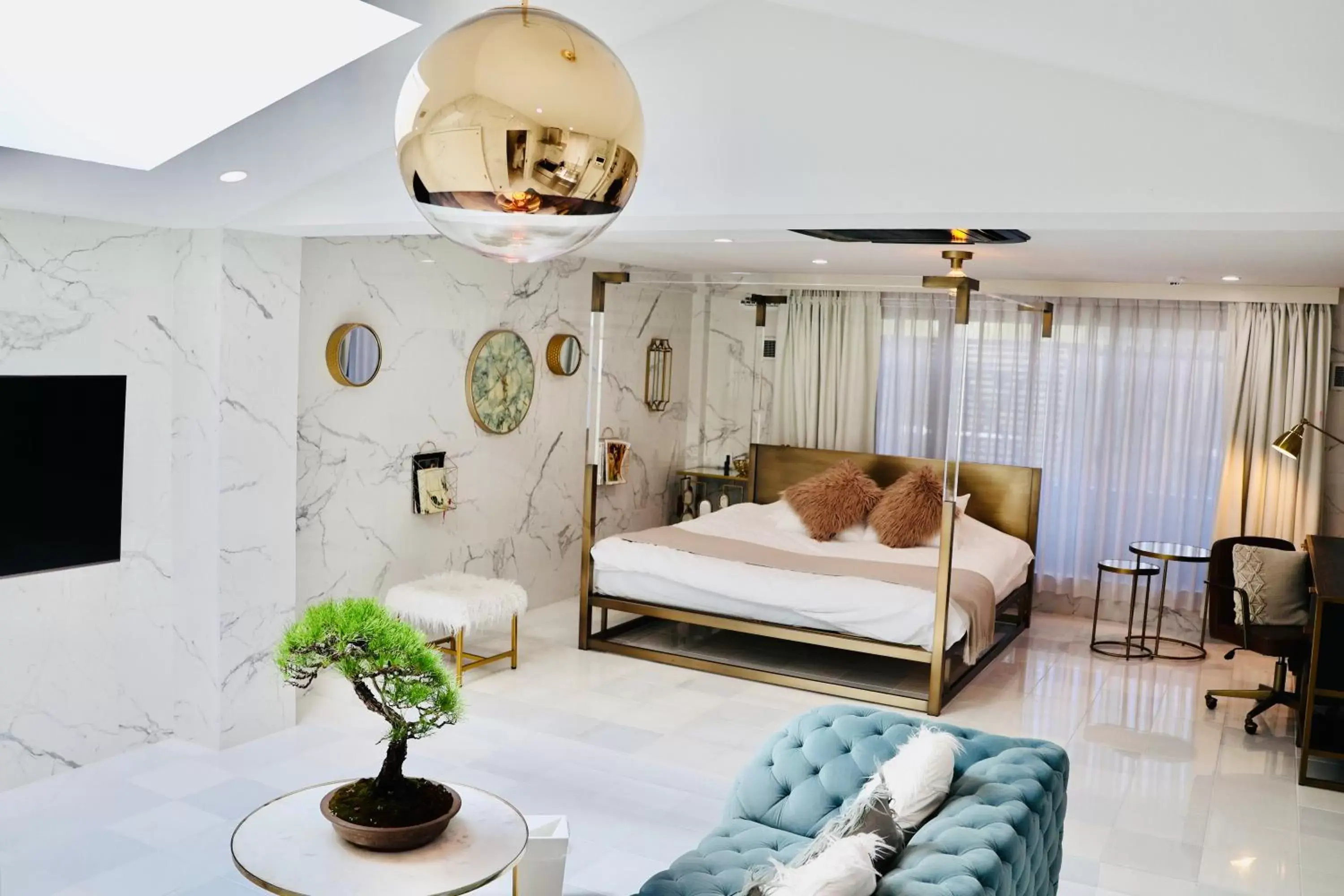 Deluxe King Suite 303 in THE ROOT2 HOTEL Deluxe King Suite 303 in THE ROOT2 HOTEL