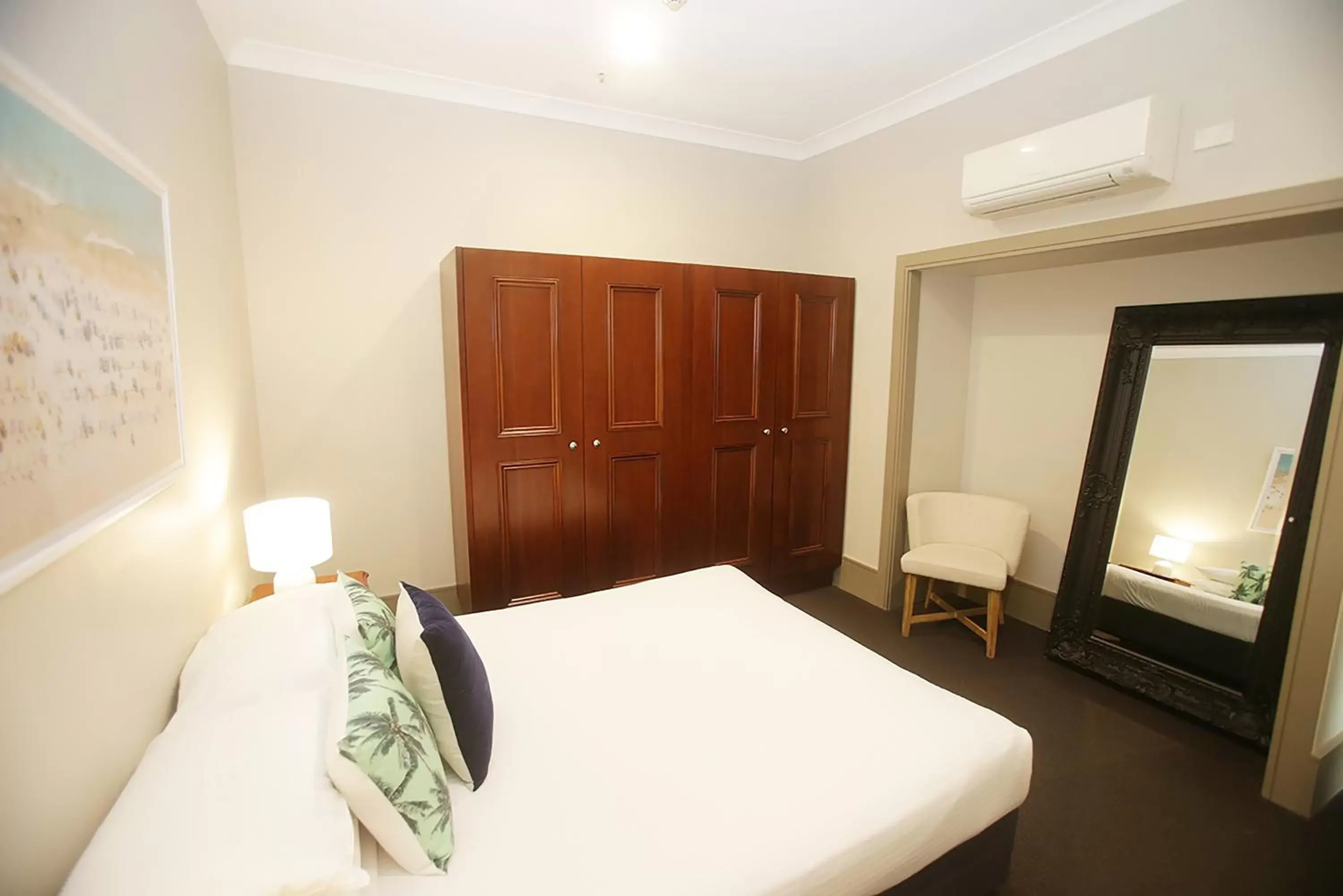 Bedroom, Bed in Hotel Bondi