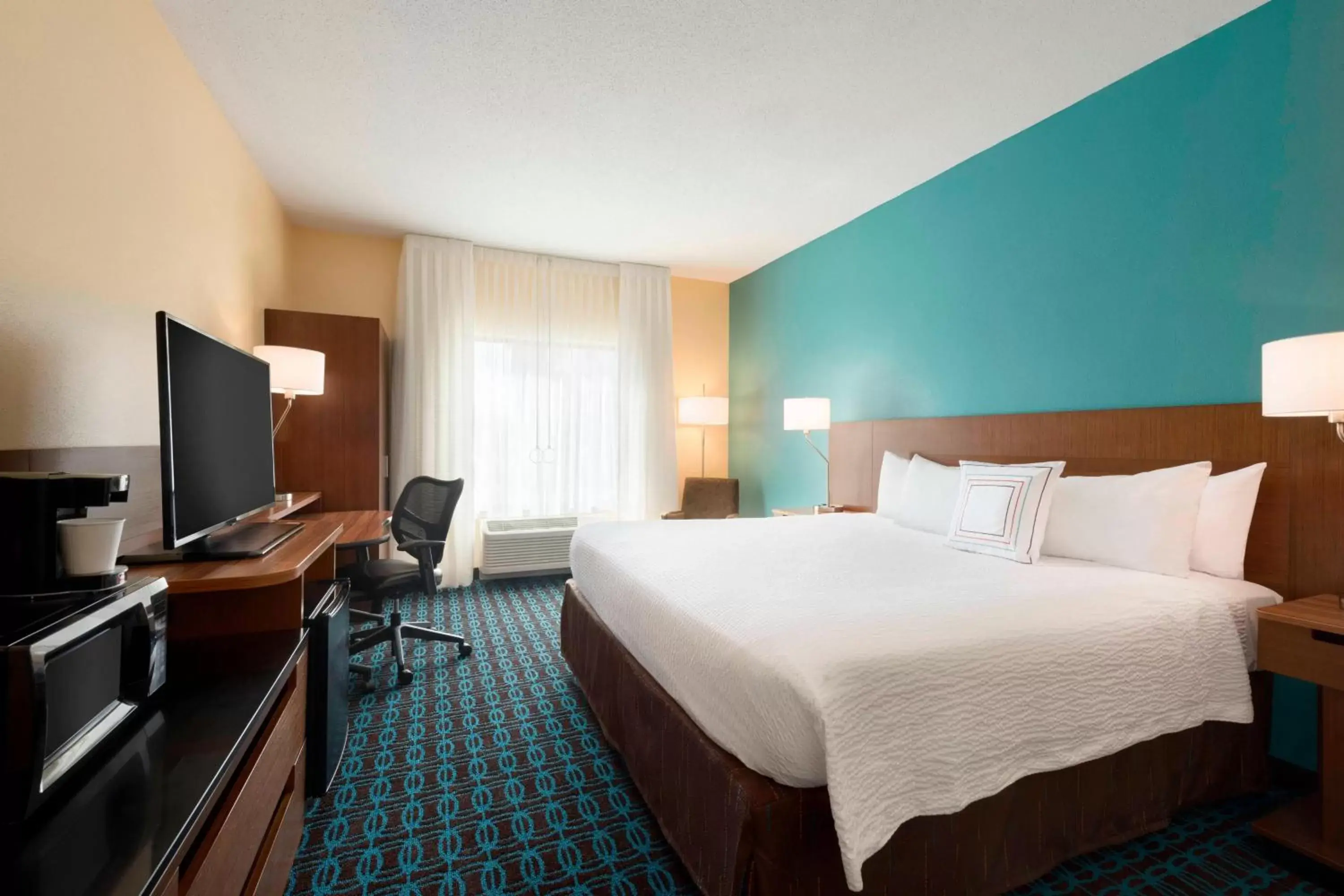 Photo of the whole room, Bed in Fairfield Inn & Suites Hartford Manchester