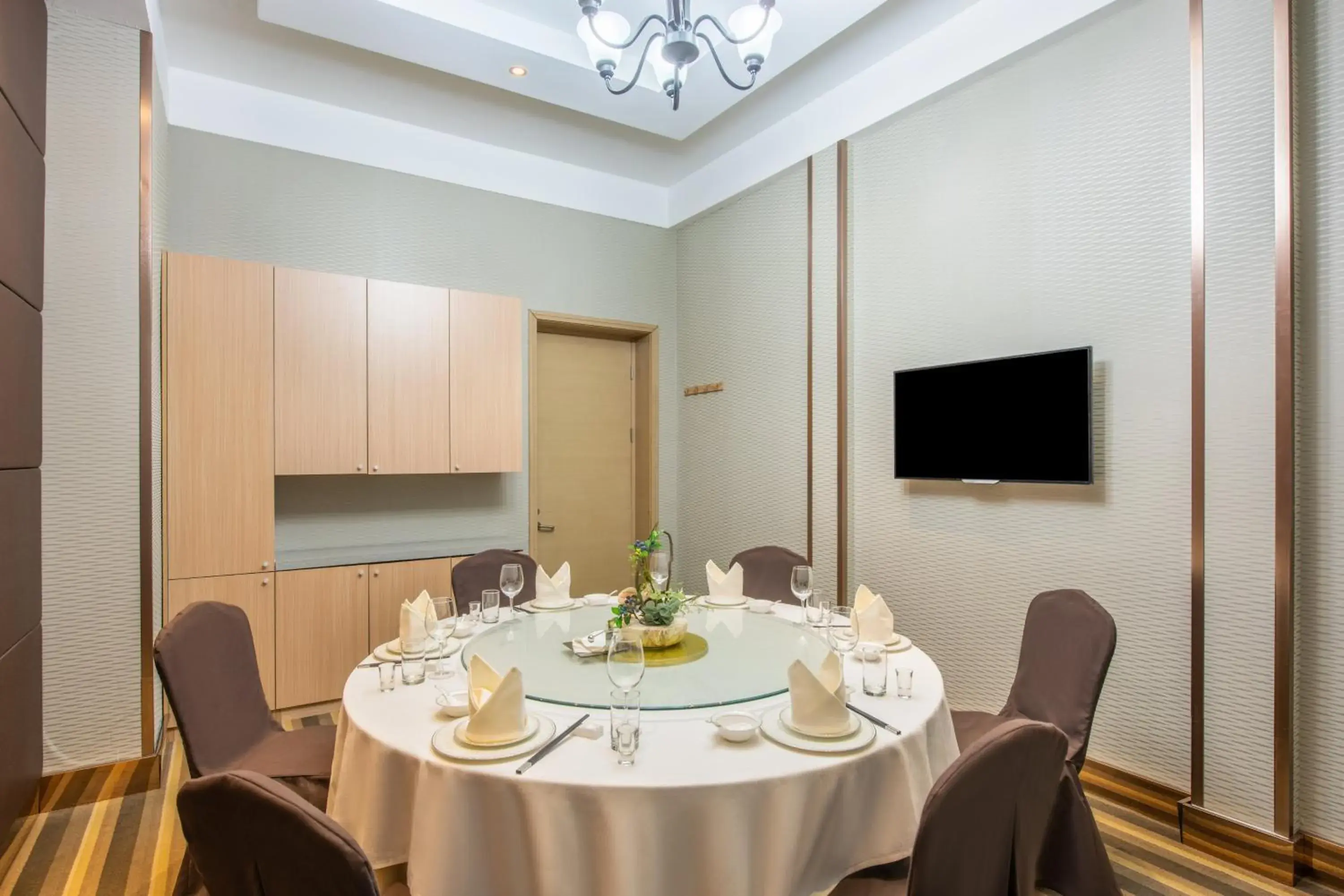 Meeting/conference room, Restaurant/Places to Eat in Holiday Inn Express Shenyang Golden Corridor, an IHG Hotel