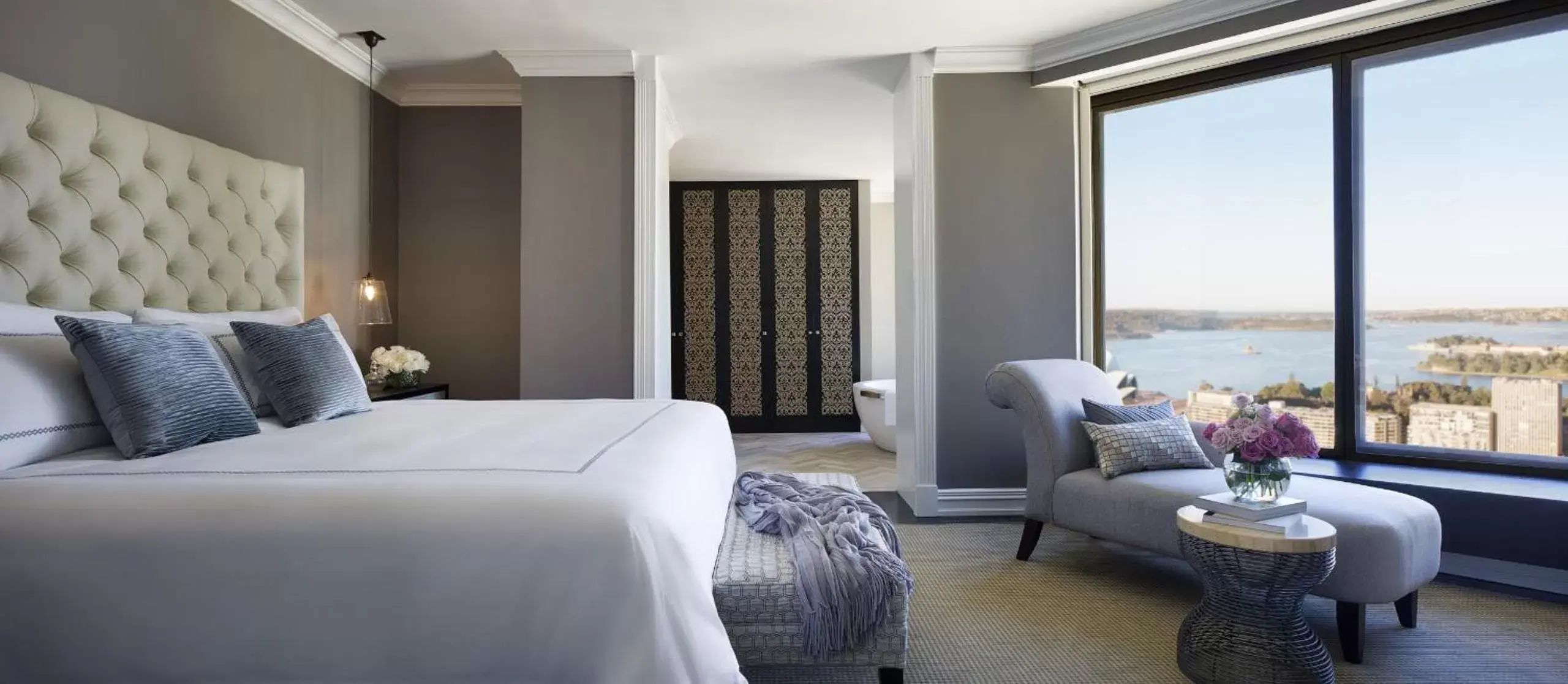 Bedroom in Four Seasons Hotel Sydney