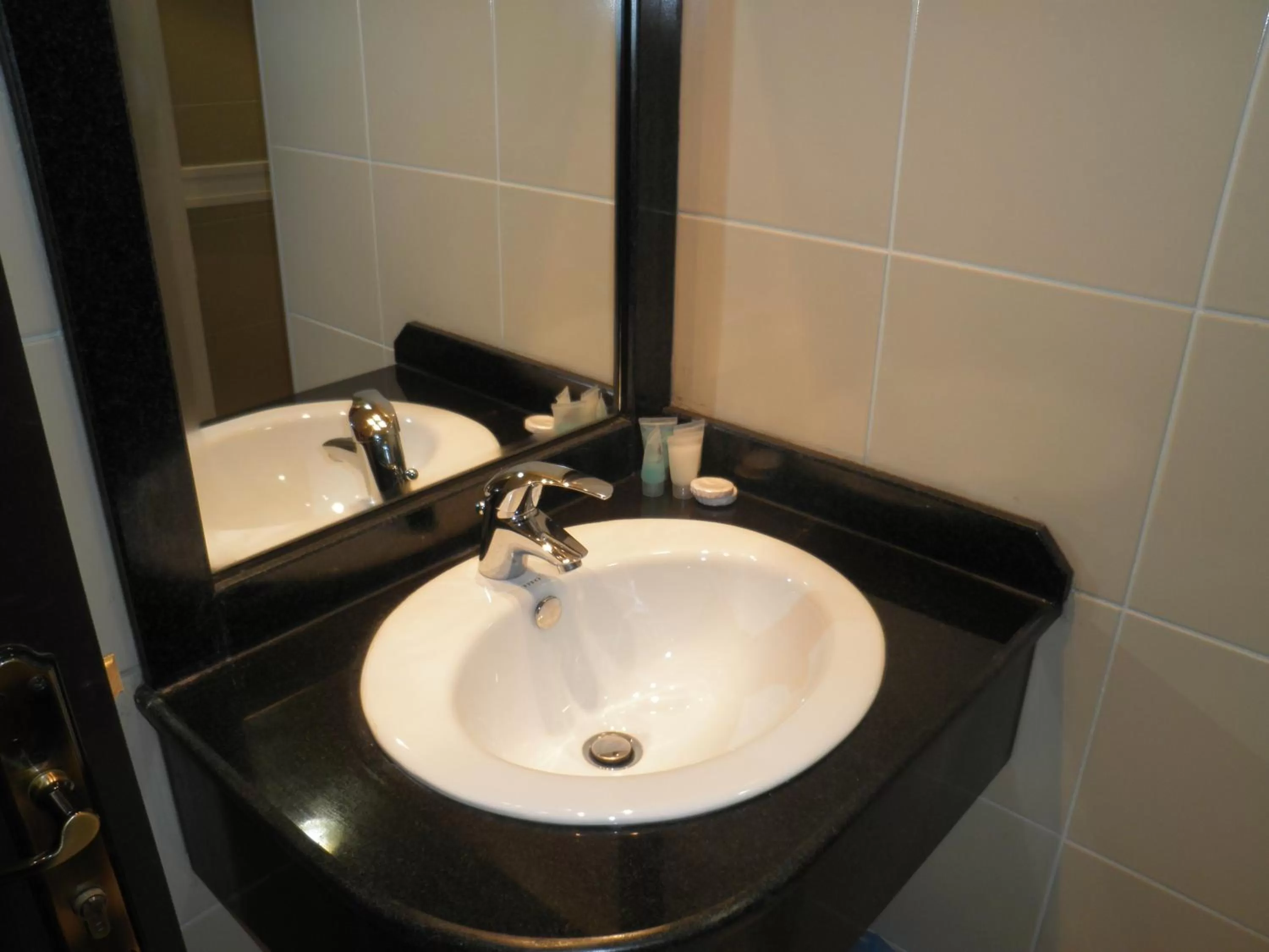 Bathroom in Marina Royal Hotel Suites