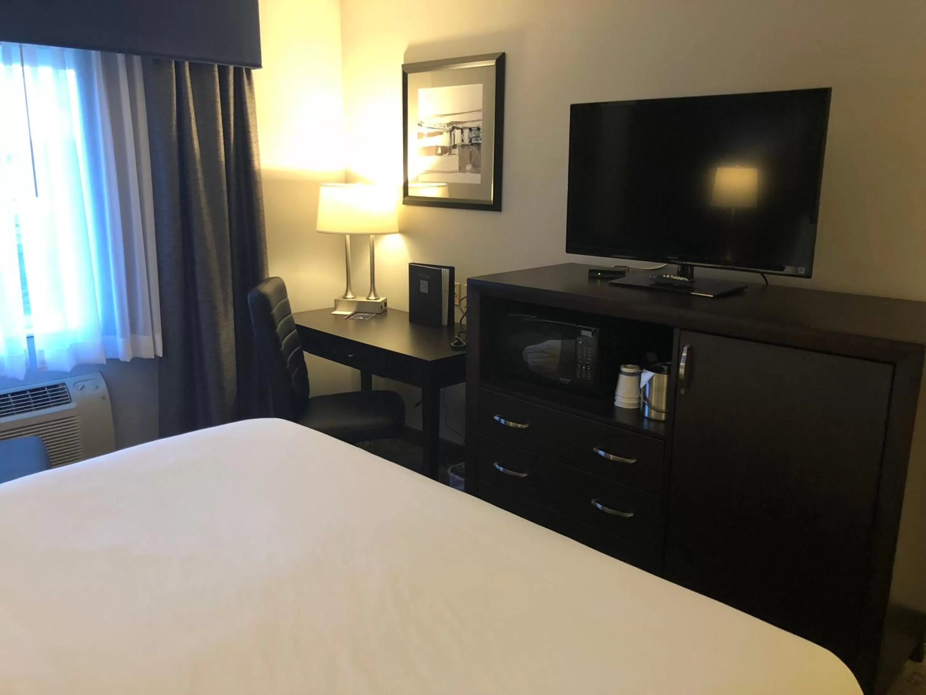 Deluxe King Room in Red Lion Inn & Suites Auburn/Seattle
