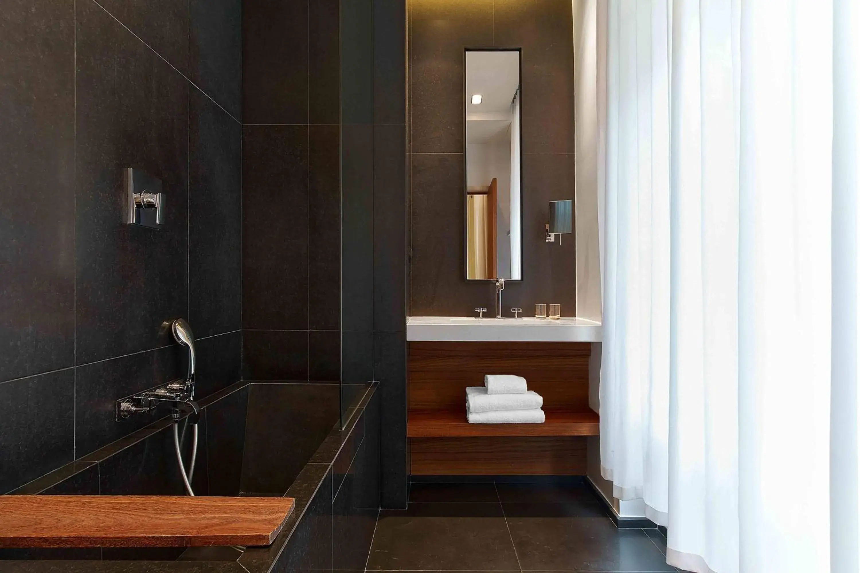 Bathroom in Le Metropolitan a Tribute Portfolio Hotel Paris