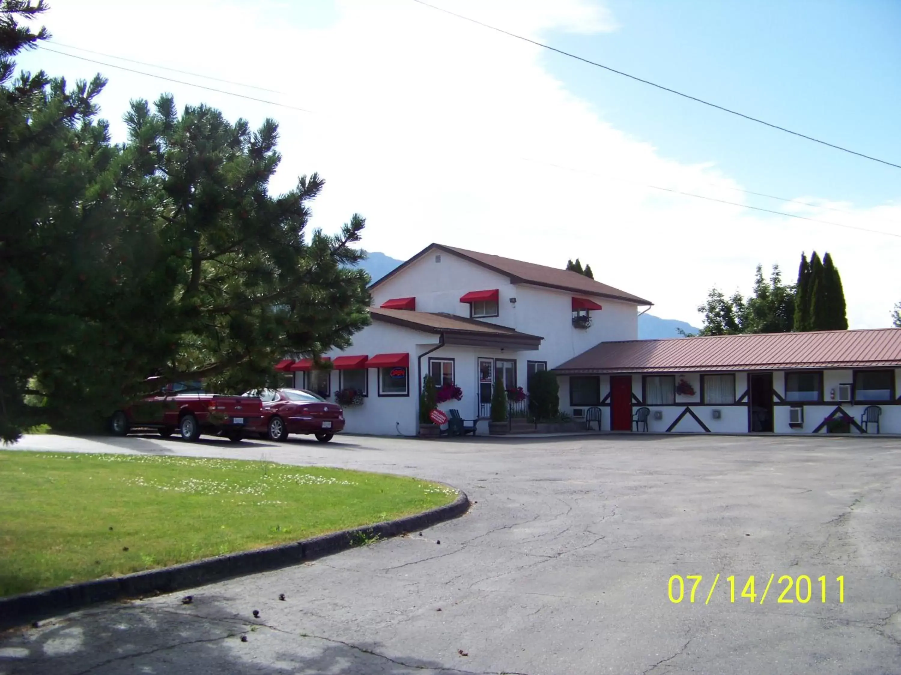 Property Building in Bavarian Orchard Motel