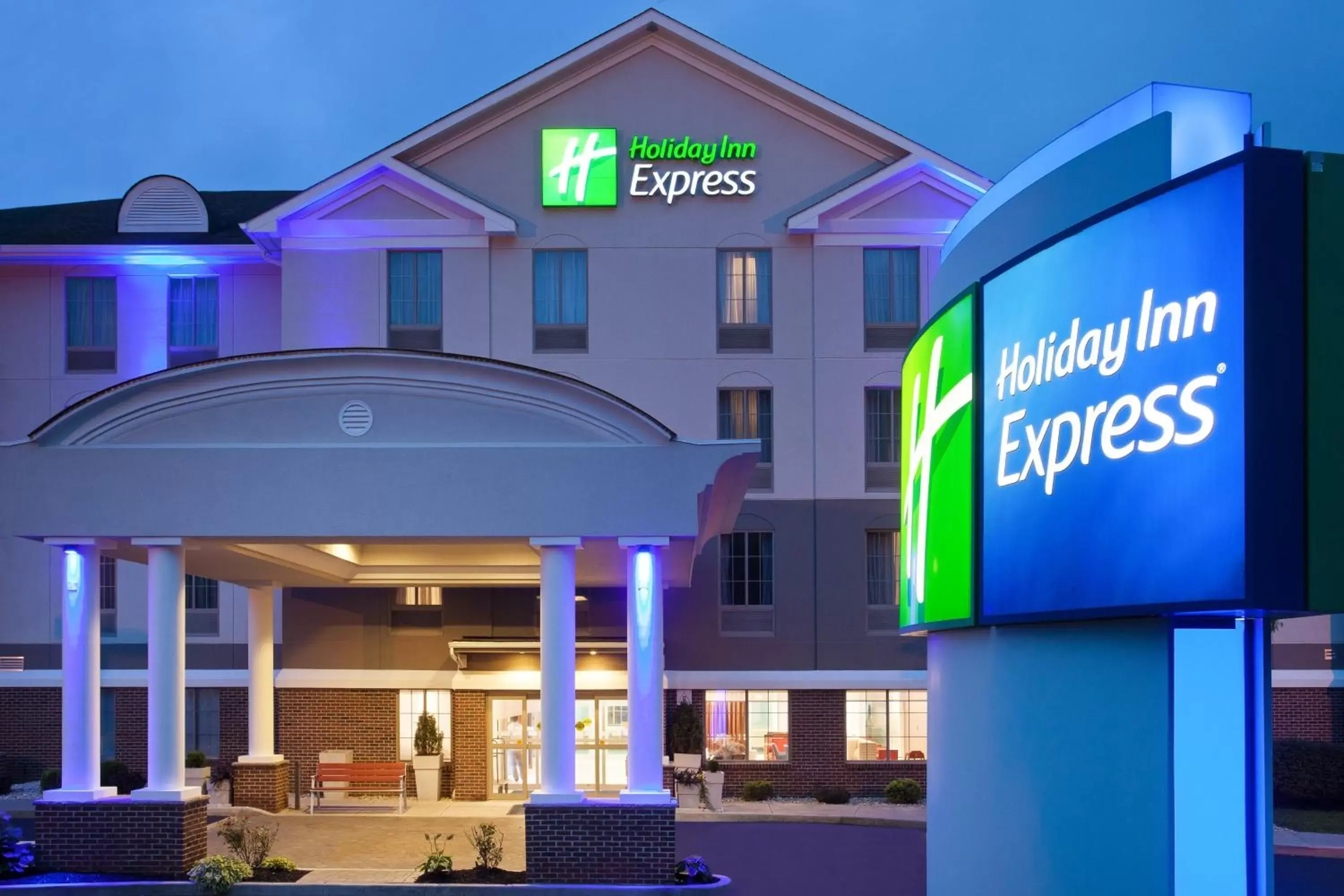 Property Building in Holiday Inn Express Haskell-Wayne Area, an IHG Hotel