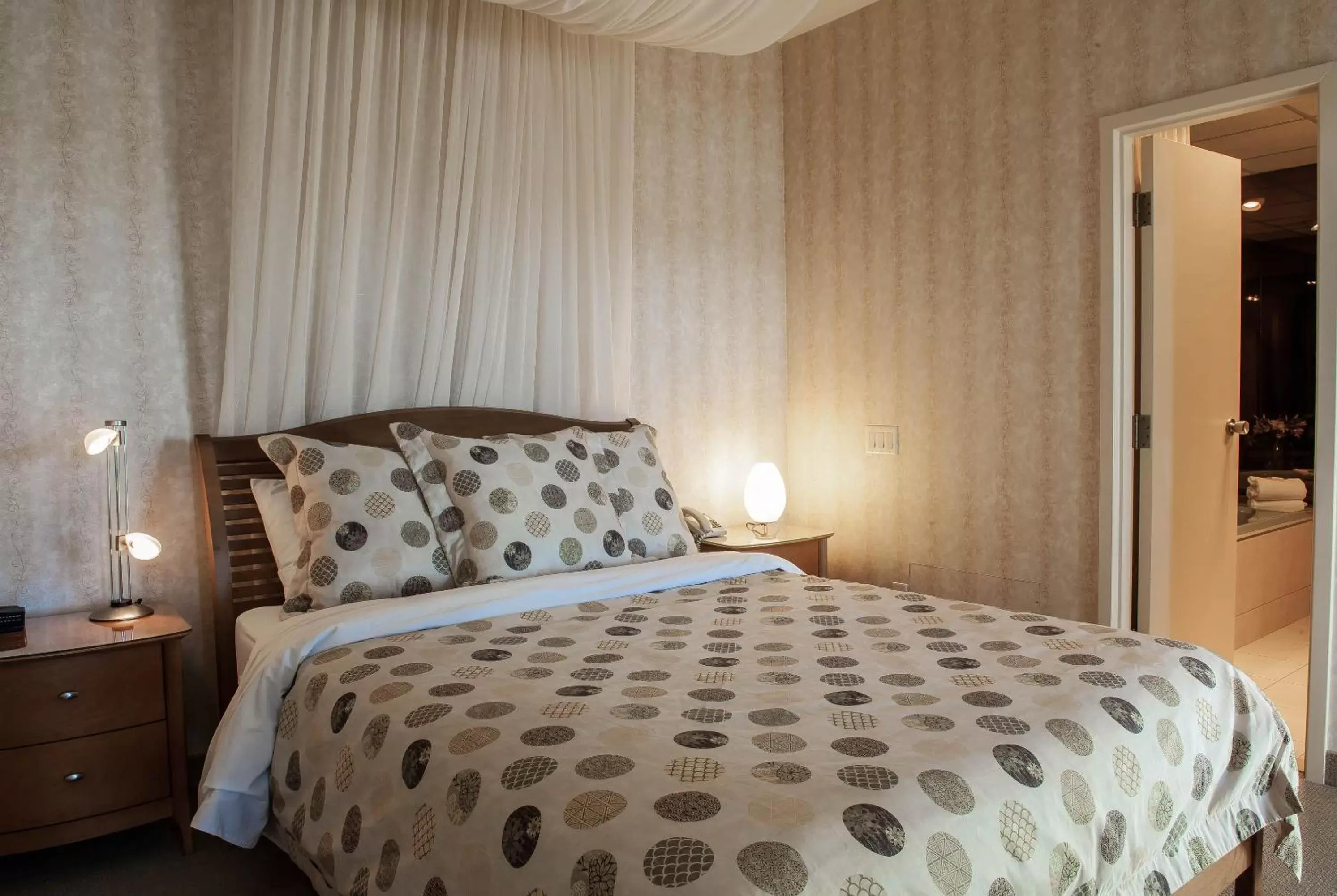 Bedroom, Bed in Hôtel Castel