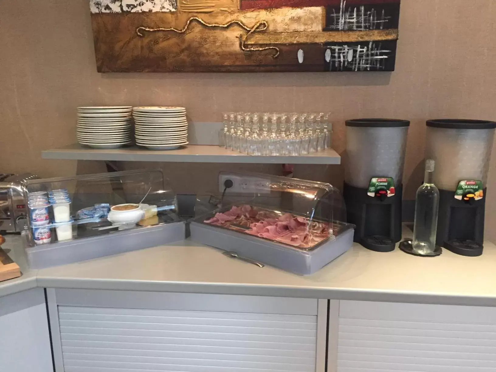 Buffet breakfast in Logis Hôtel-Restaurant Au Vieux Morvan, au cœur de la Bourgogne, Piscine & Spa, Hôtel Climatisé Buffet breakfast in Logis Hôtel-Restaurant Au Vieux Morvan, au cœur de la Bourgogne, Piscine & Spa, Hôtel Climatisé