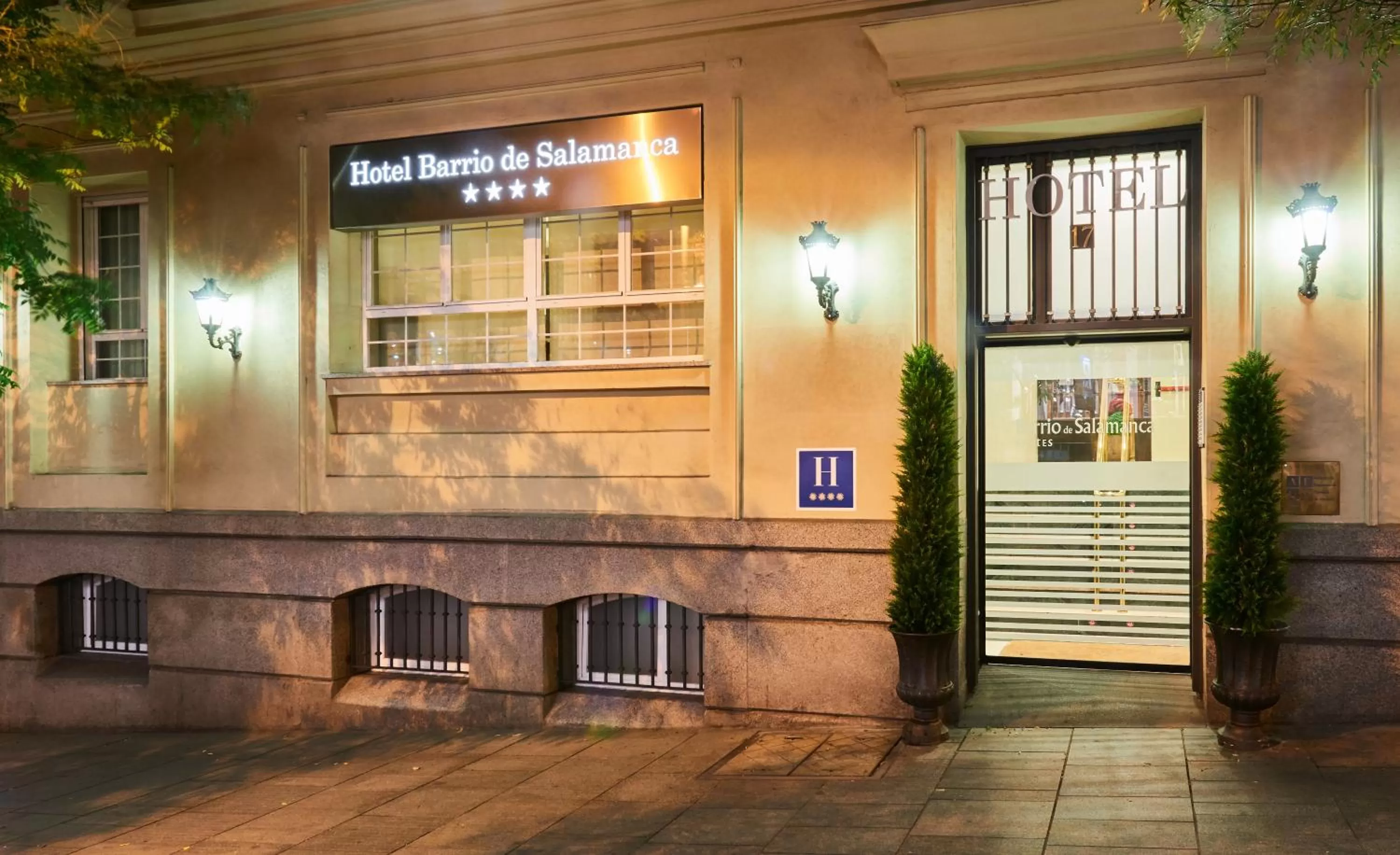 Facade/entrance in Suites Barrio de Salamanca