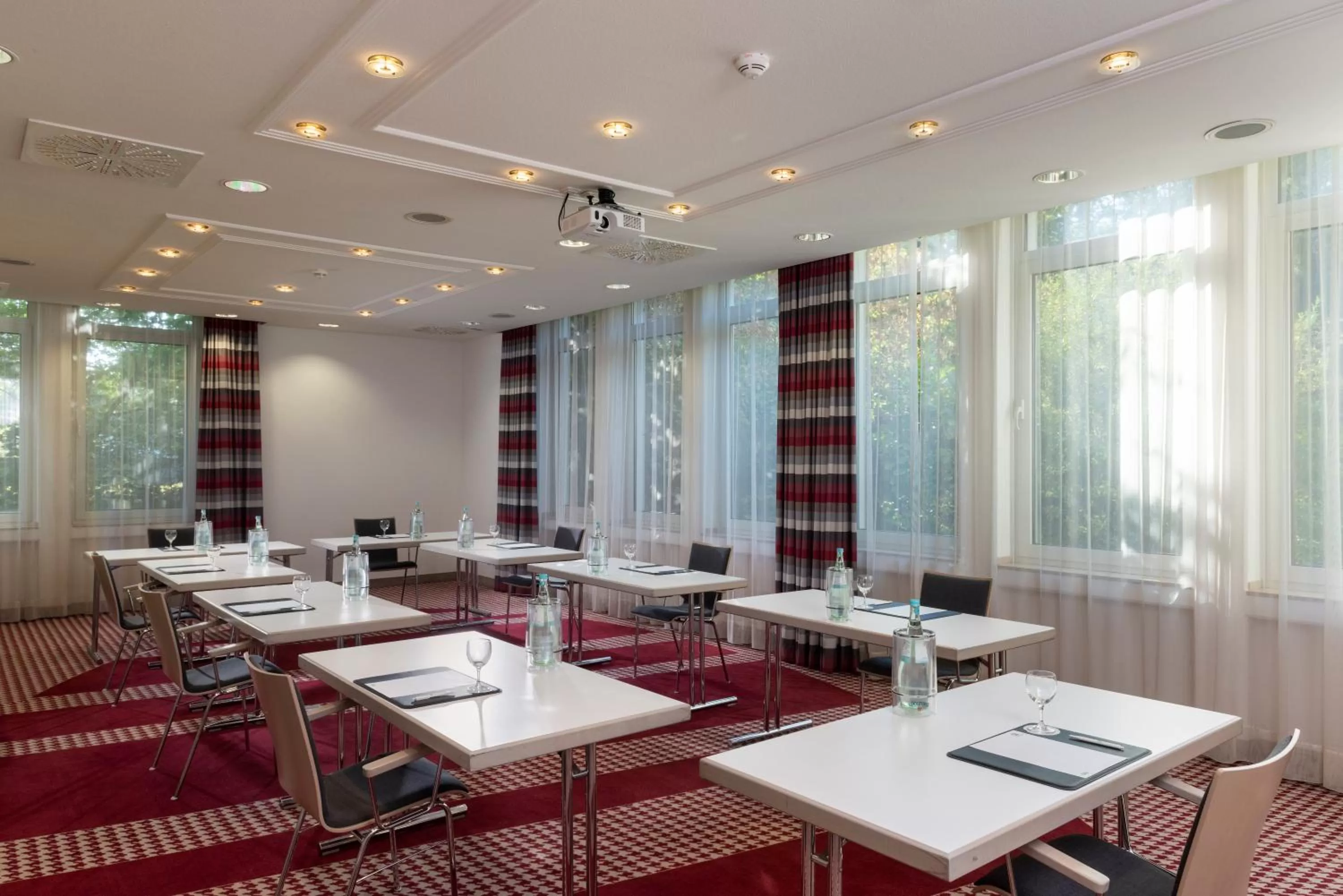 Meeting/conference room in Holiday Inn Frankfurt Airport - Neu-Isenburg by IHG