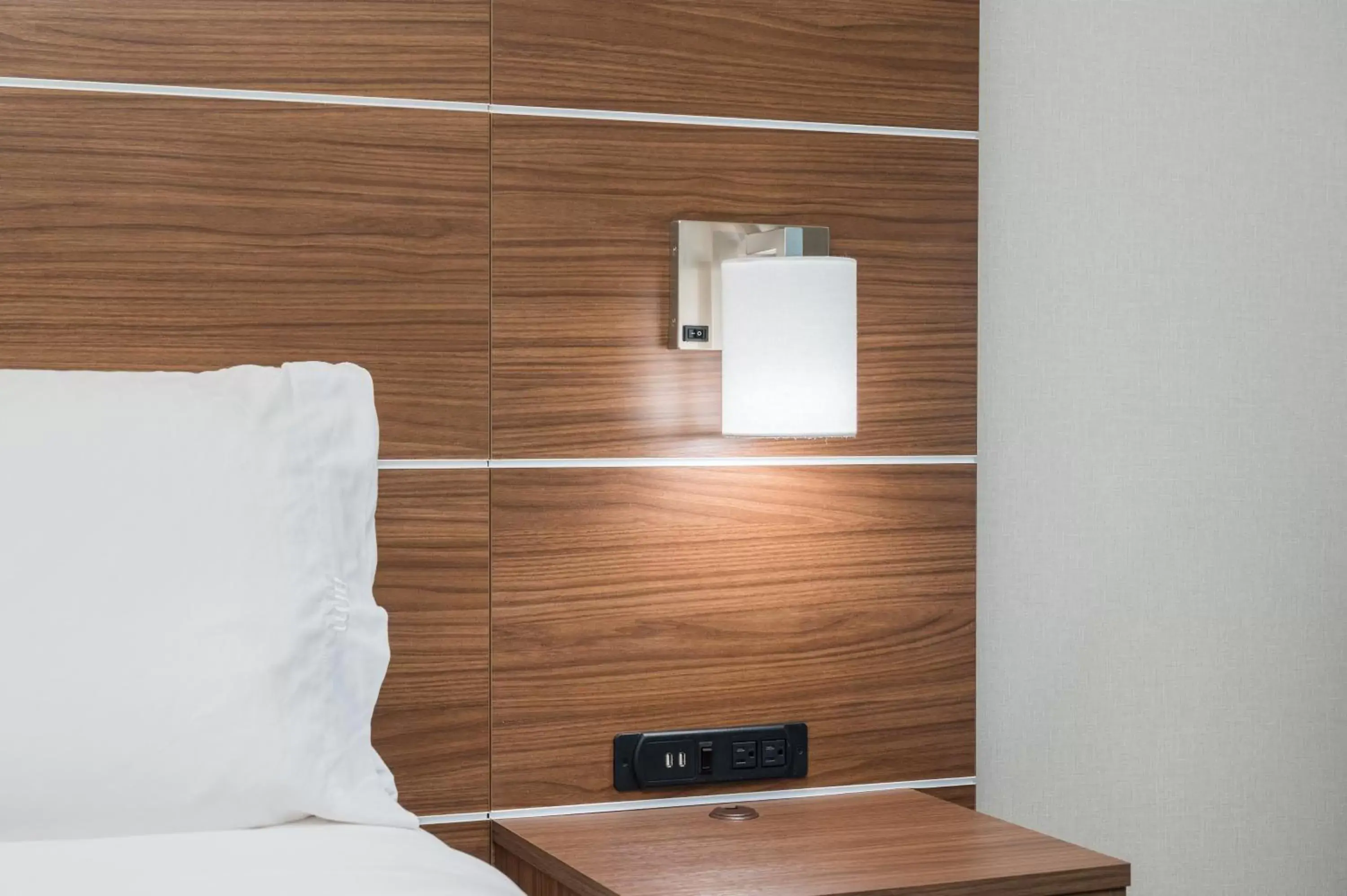 Standard King Room with Balcony in Holiday Inn Express Grover Beach-Pismo Beach Area by IHG Standard King Room with Balcony in Holiday Inn Express Grover Beach-Pismo Beach Area by IHG