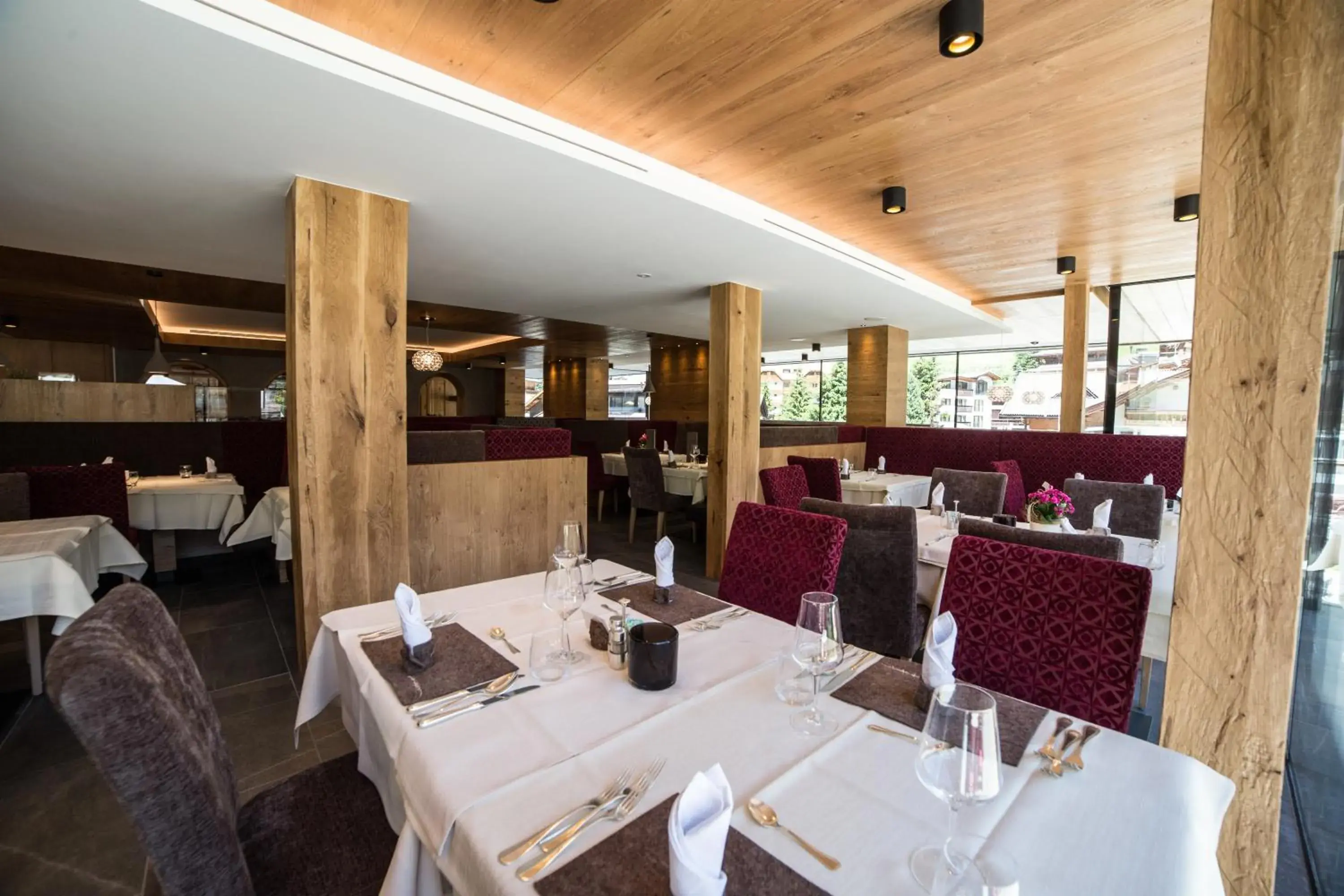 Restaurant/Places to Eat in Hotel Freina