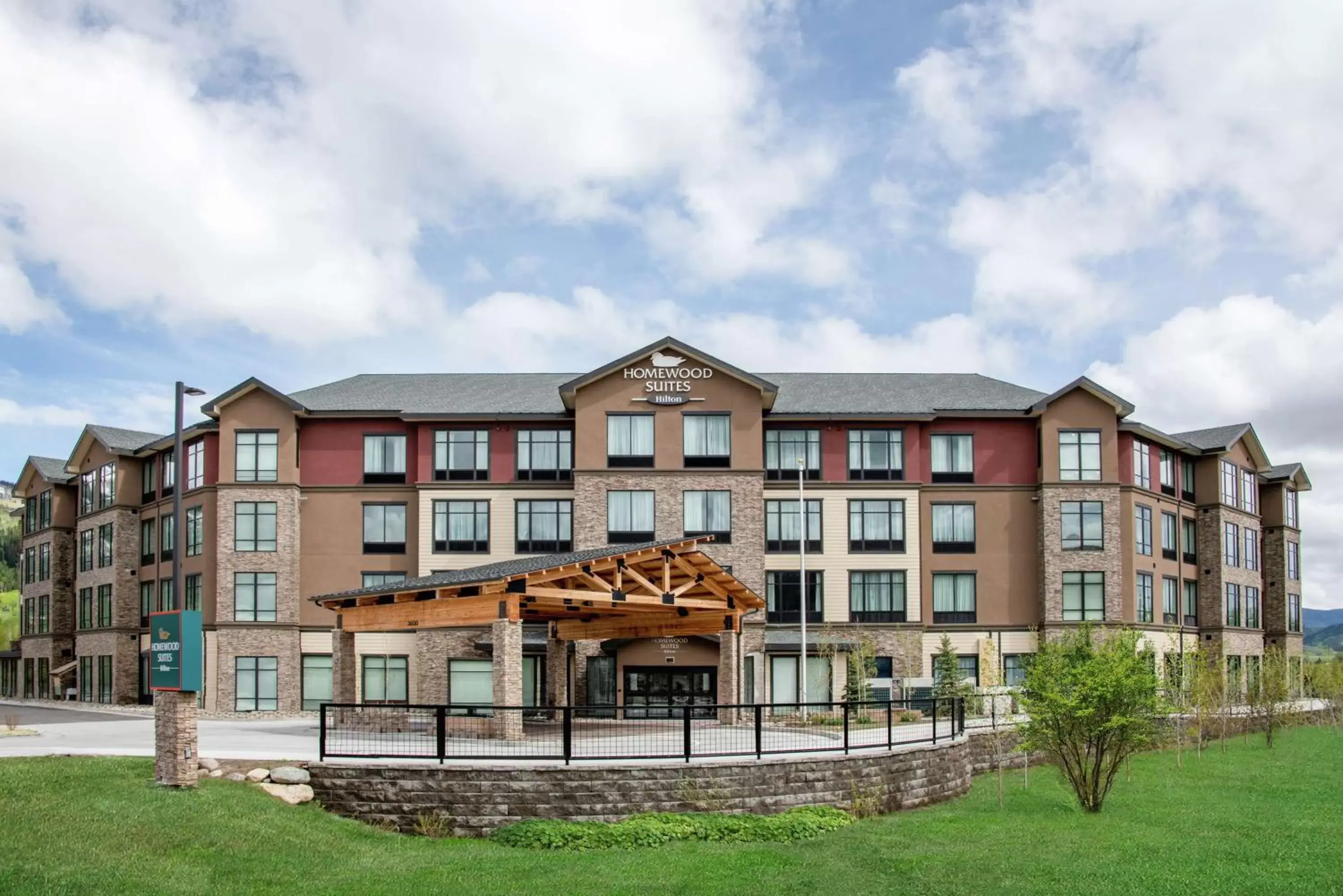 Property Building in Homewood Suites By Hilton Steamboat Springs