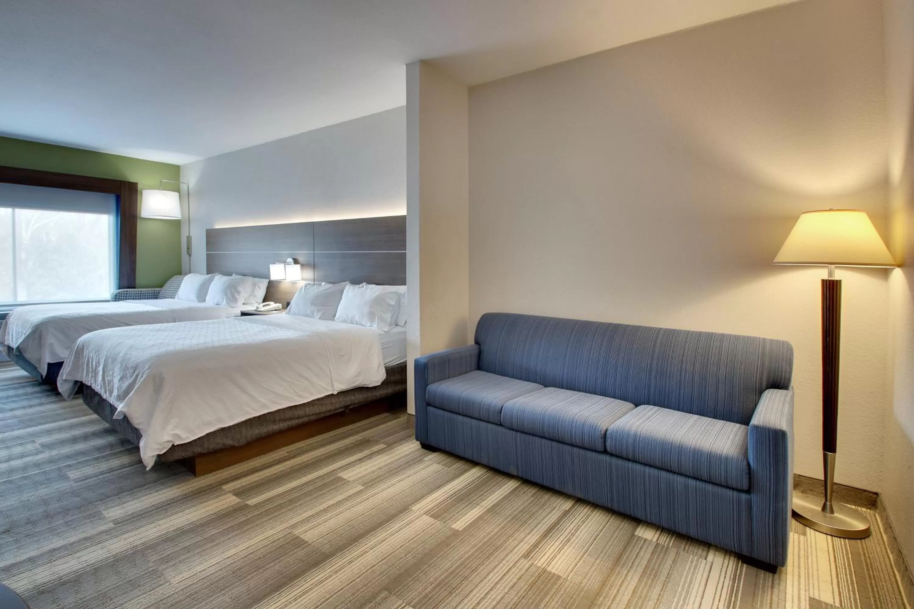 Photo of the whole room, Bed in Holiday Inn Express & Suites Laurel by IHG
