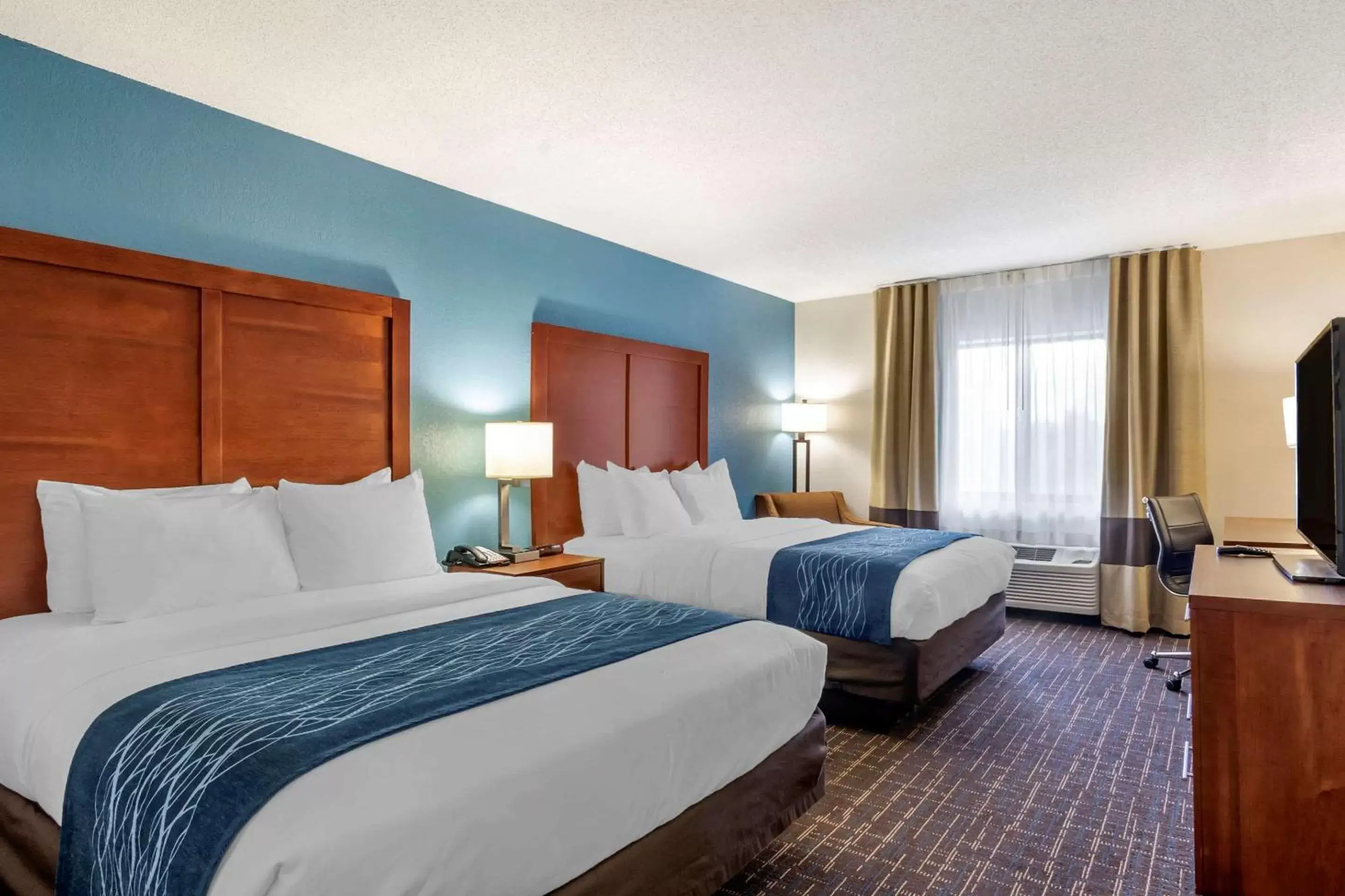 Photo of the whole room, Bed in Comfort Inn & Suites Lees Summit -Kansas City