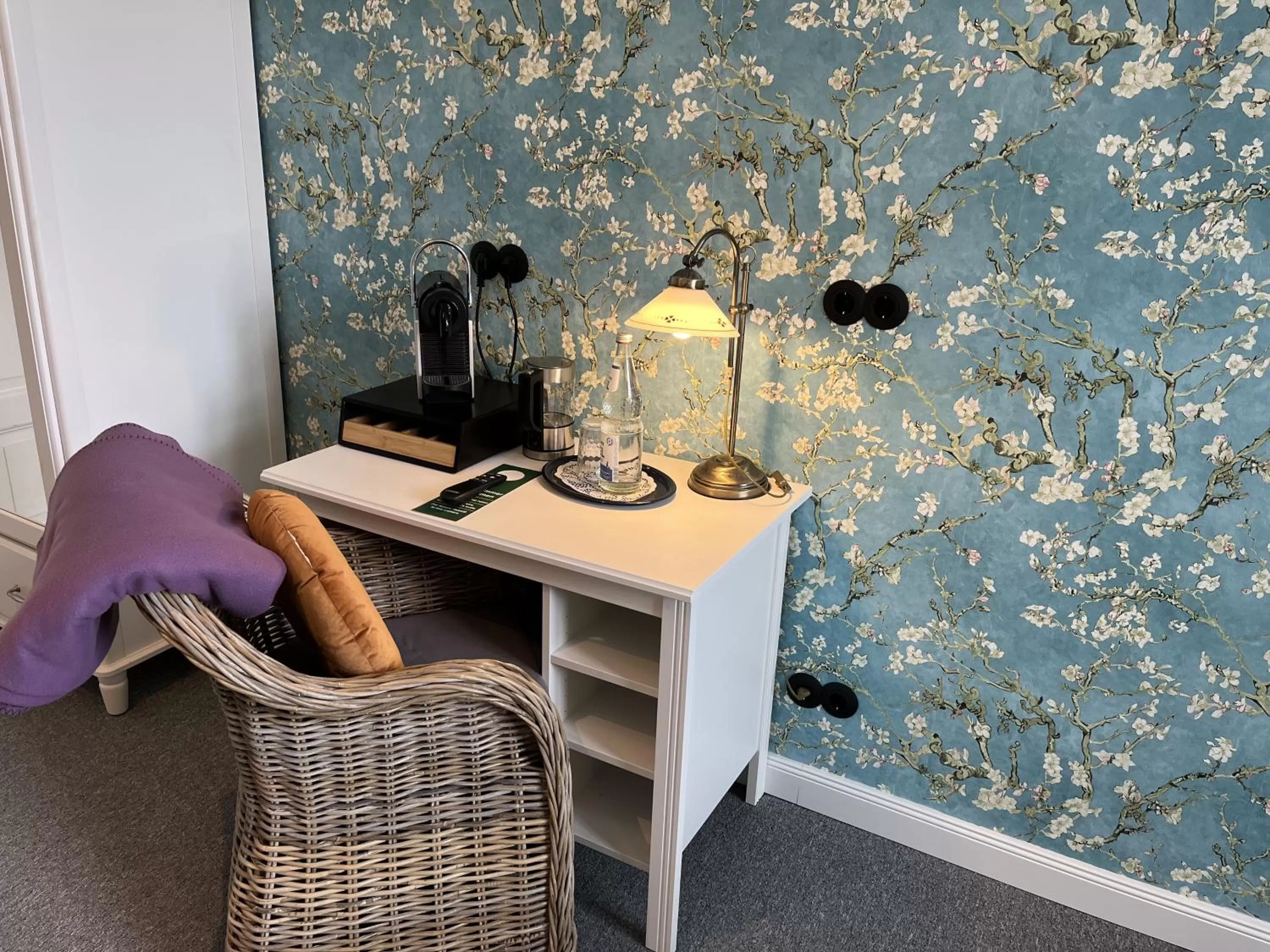 Coffee/tea facilities in Hoffmanns Holsteinisches Haus