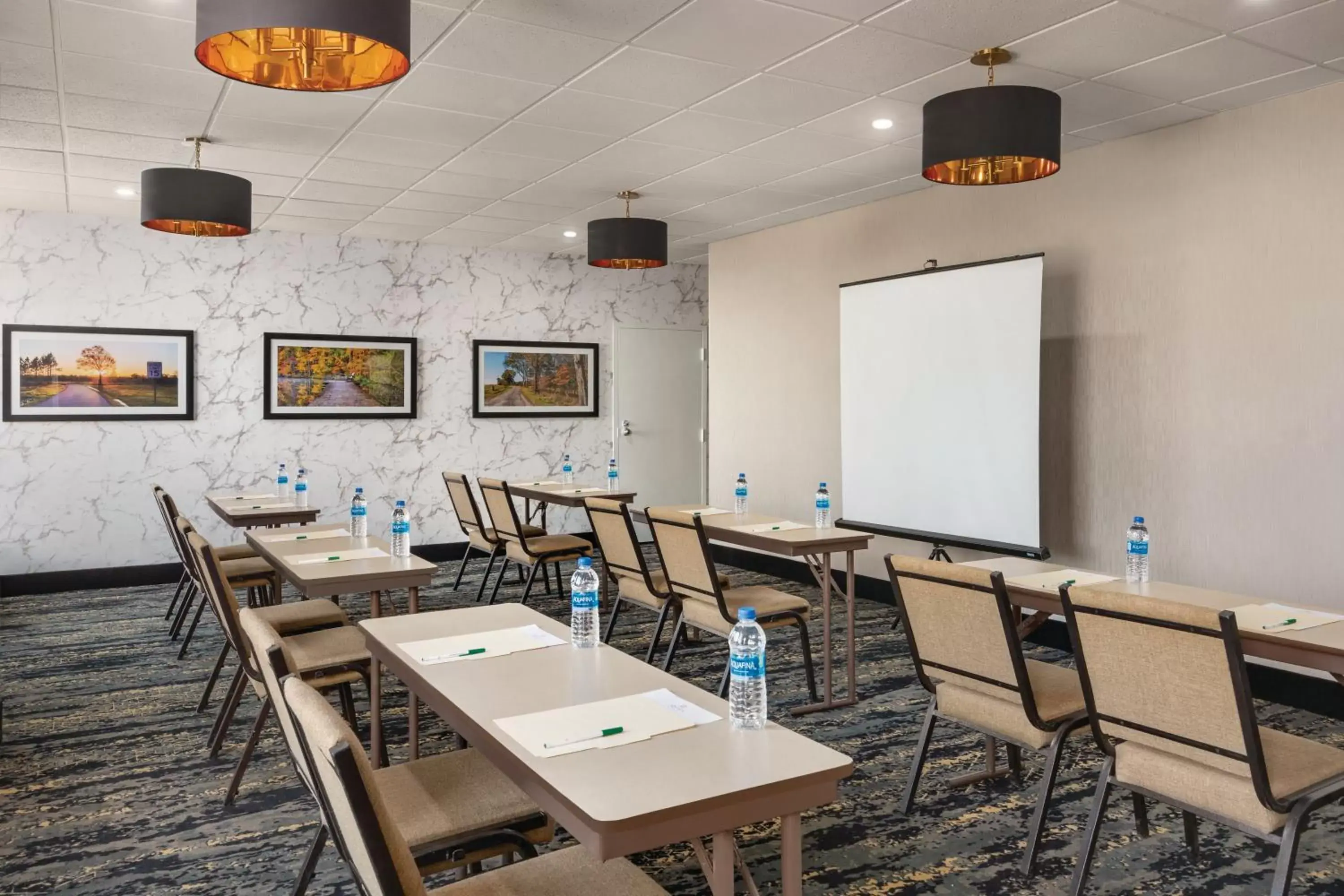 Business facilities in La Quinta Inn & Suites by Wyndham Dothan