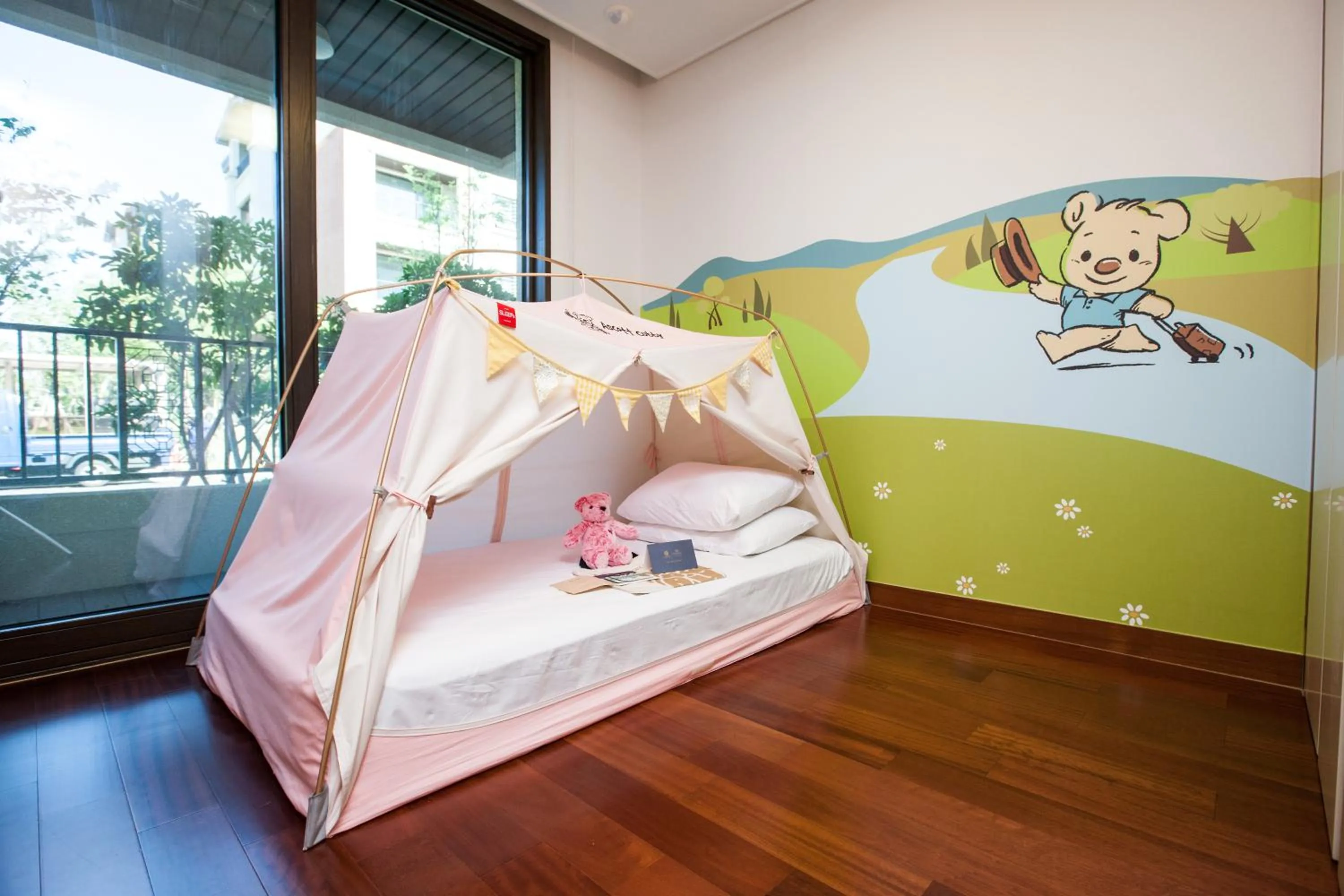 Bedroom, Bed in Somerset Jeju Shinhwa World