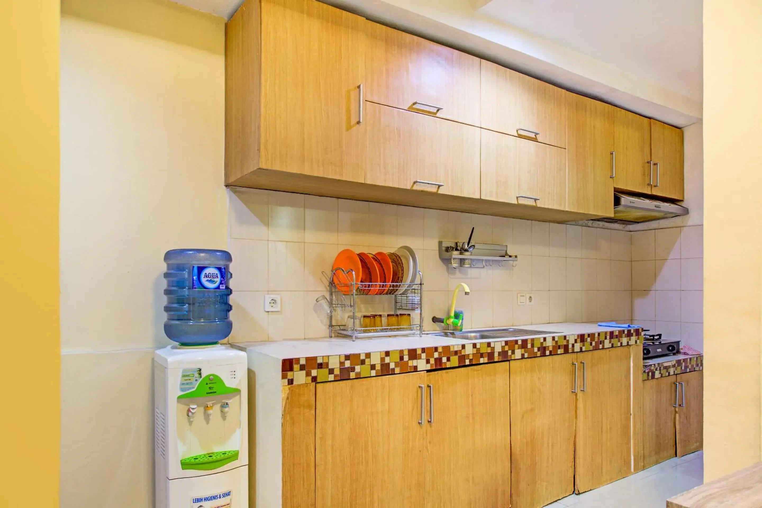 Communal kitchen, Kitchen/Kitchenette in OYO 3148 Sofia Homestay Syariah