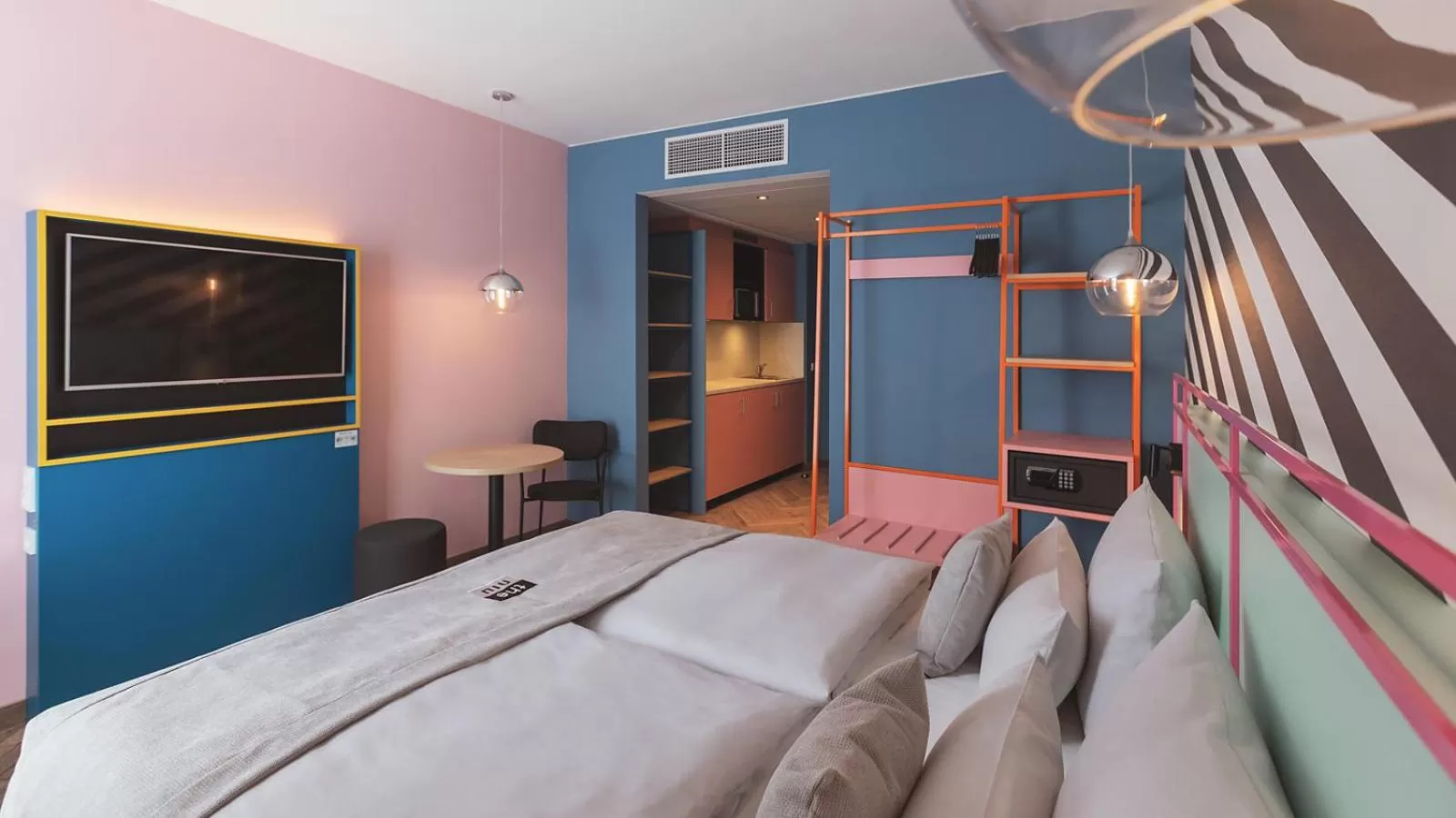 Staff, Bed in Holiday Inn - the niu, Belt Frankfurt Eschborn by IHG